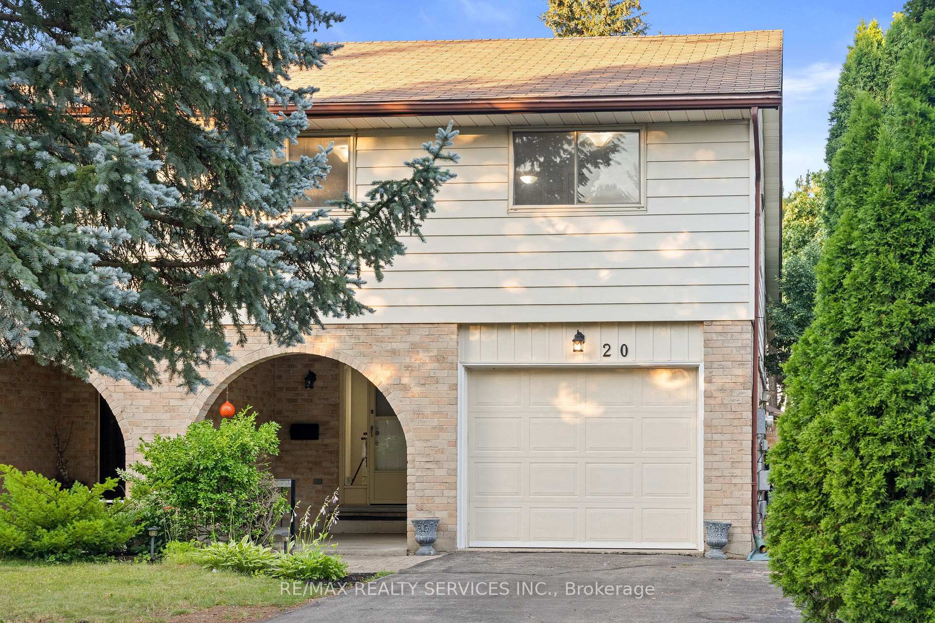 Photo 1 of 20 Highcroft Court, Kitchener, Laurentian Hills/Country Hills W — HOMEH