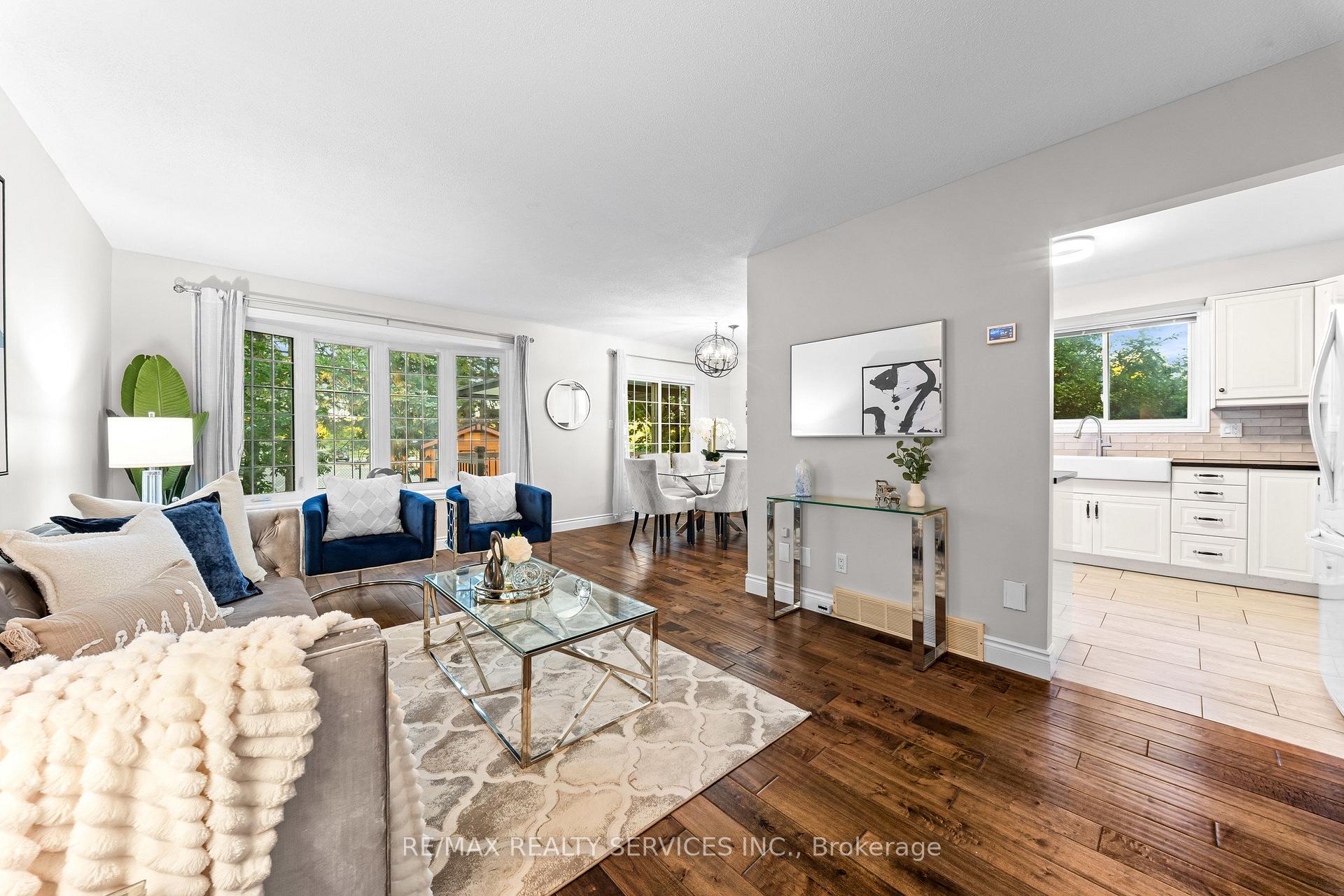 Photo 12 of 20 Highcroft Court, Kitchener, Laurentian Hills/Country Hills W — HOMEH