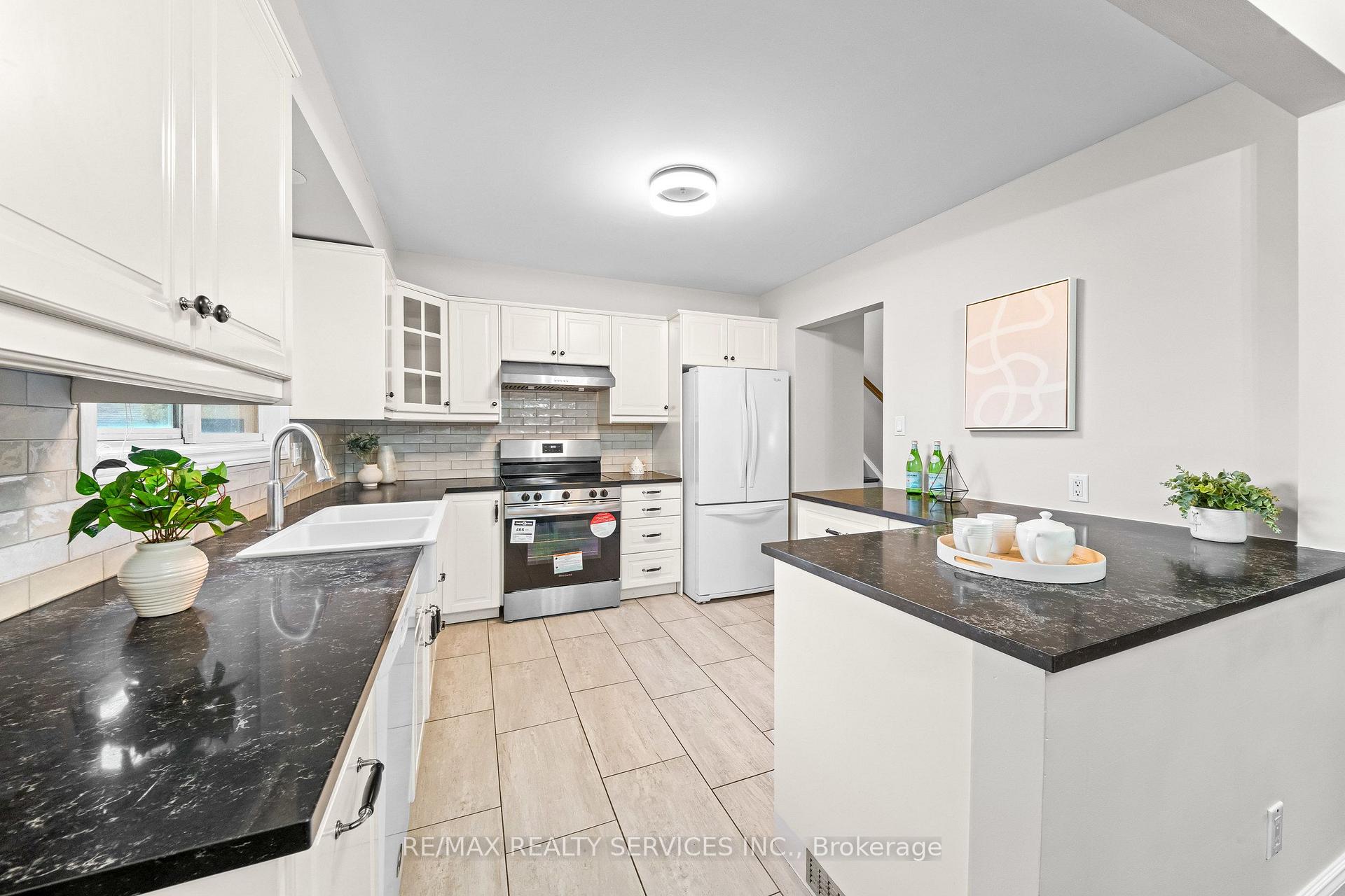 Photo 19 of 20 Highcroft Court, Kitchener, Laurentian Hills/Country Hills W — HOMEH