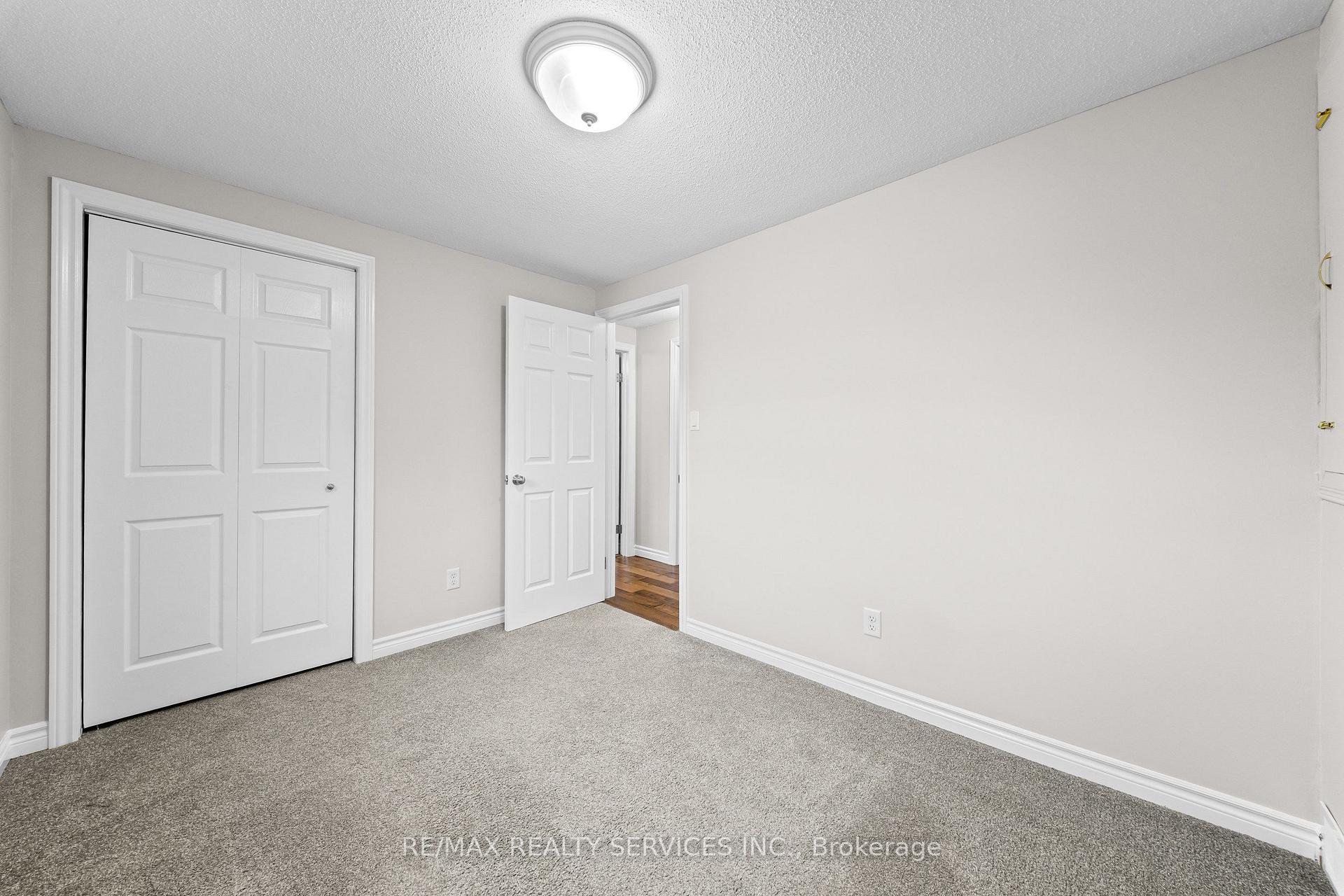 Photo 29 of 20 Highcroft Court, Kitchener, Laurentian Hills/Country Hills W — HOMEH
