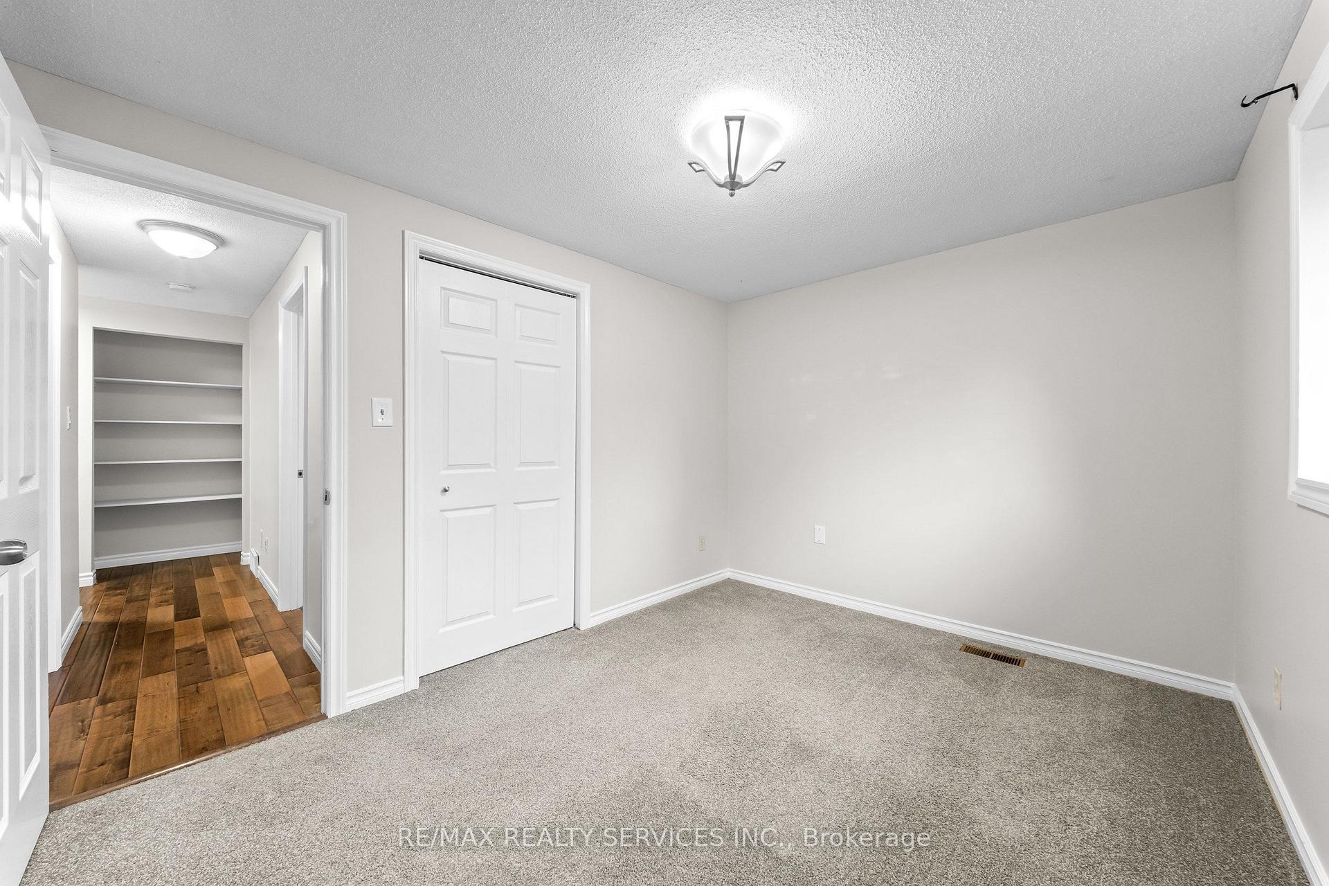 Photo 31 of 20 Highcroft Court, Kitchener, Laurentian Hills/Country Hills W — HOMEH