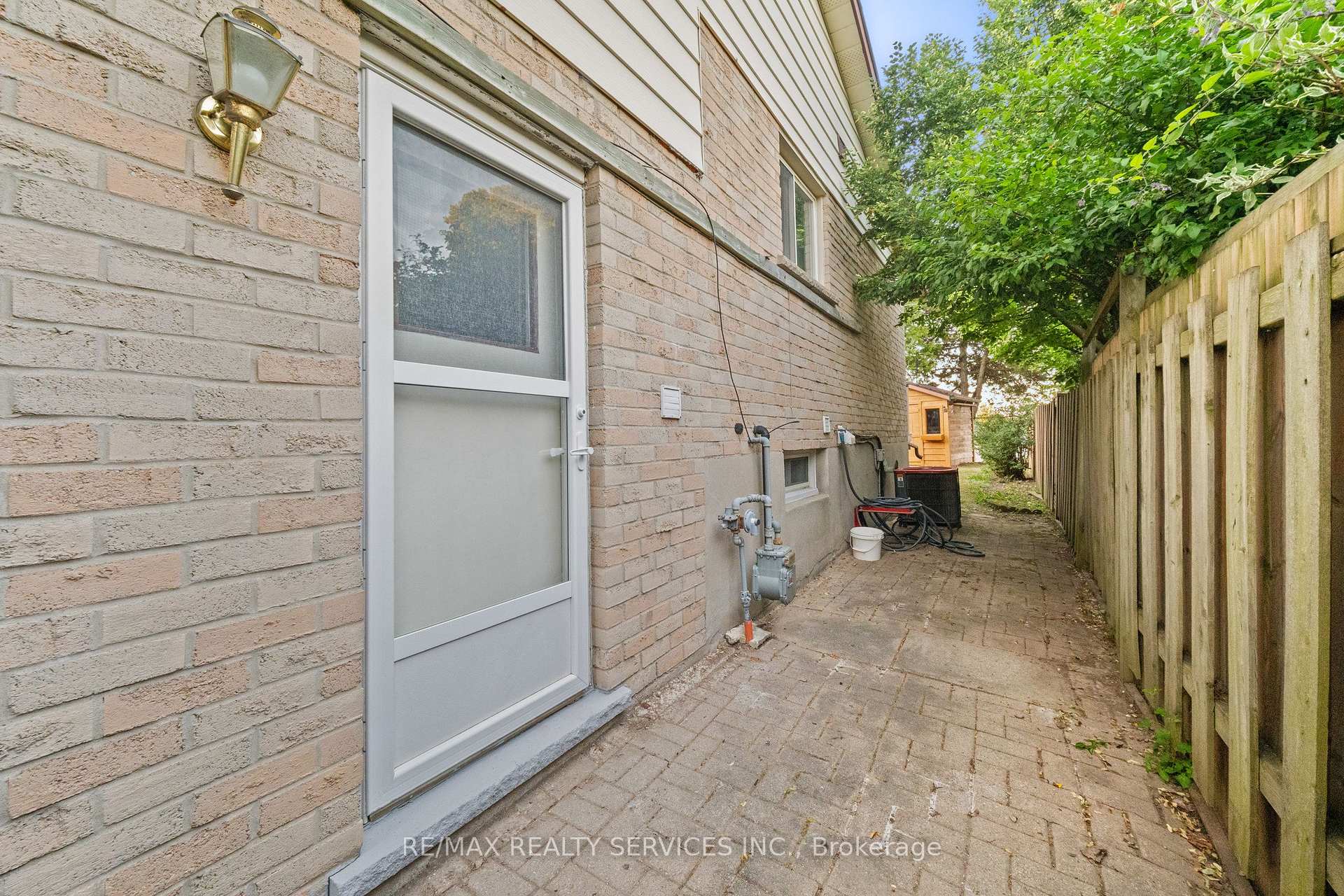 Photo 41 of 20 Highcroft Court, Kitchener, Laurentian Hills/Country Hills W — HOMEH