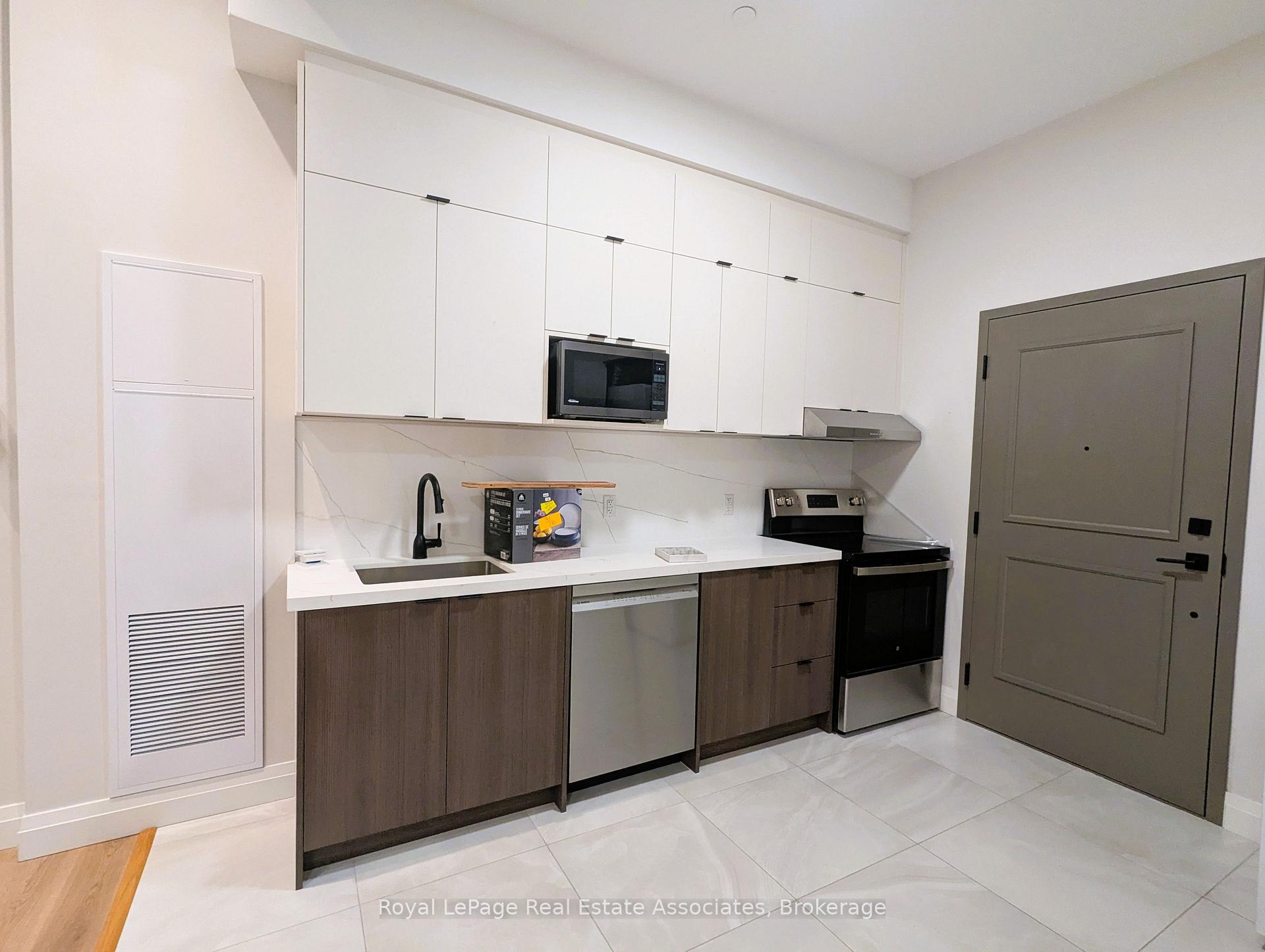Photo 3 of Unit 102, 1000 Bathurst Street, Toronto, The Annex — HOMEH