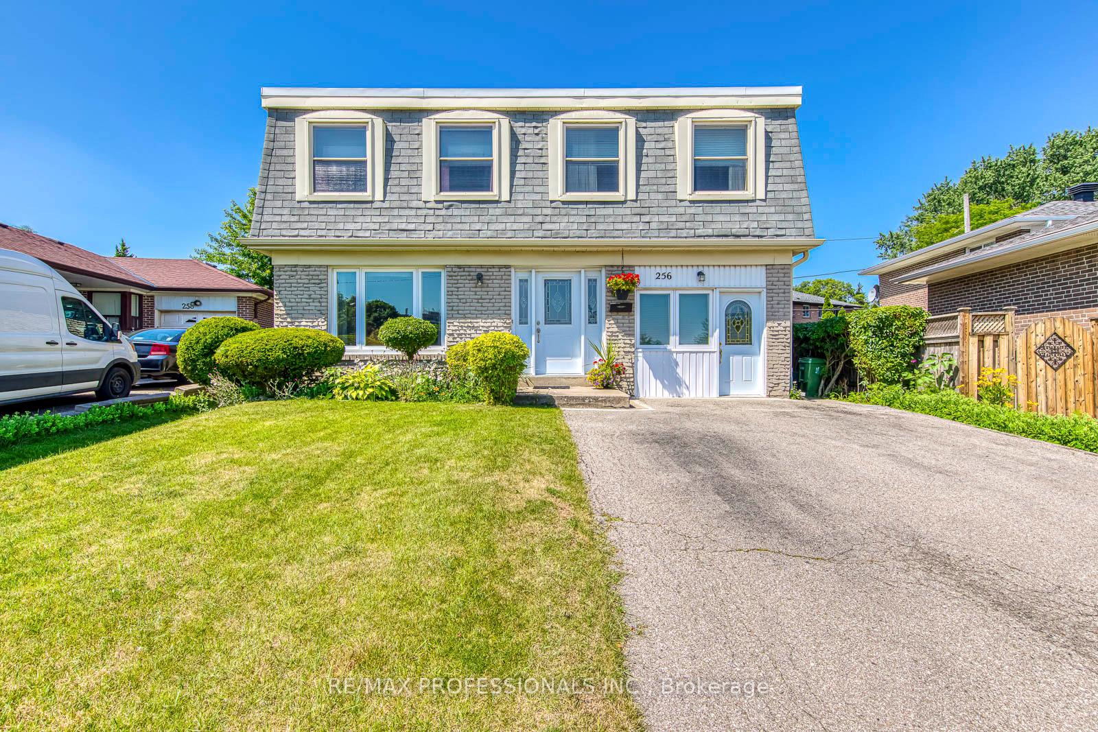 Photo 1 of 256 Wellesworth Drive, Etobicoke, Eringate-Centennial-West Deane — HOMEH