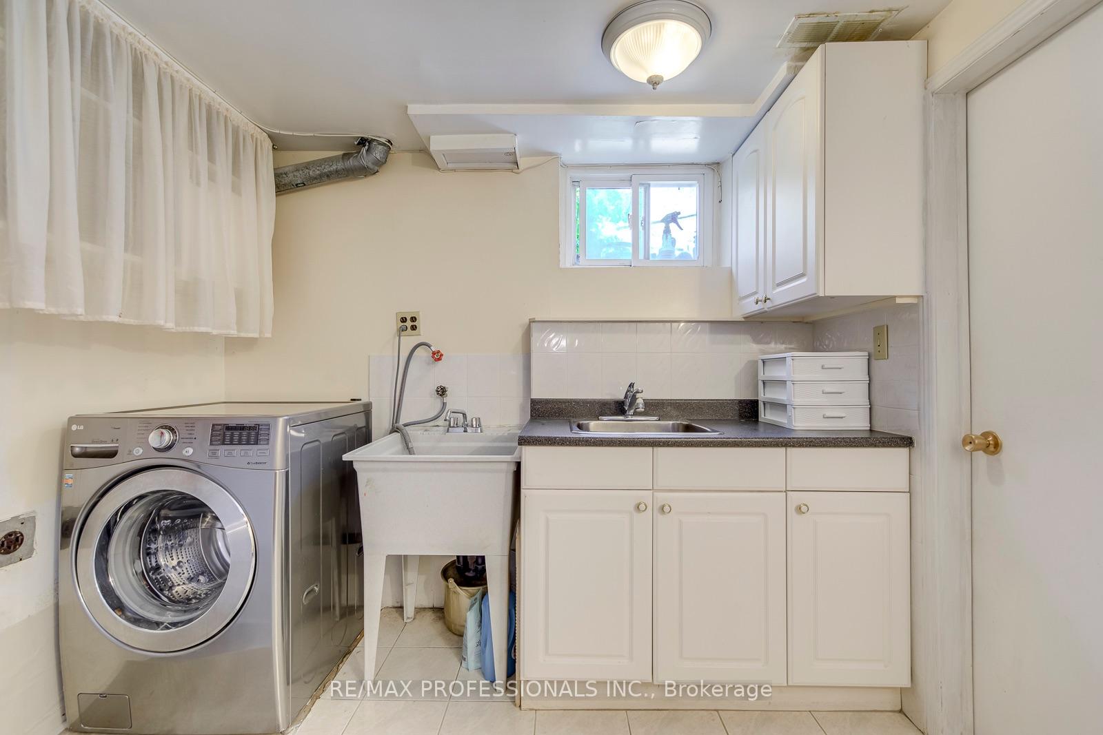 Photo 25 of 256 Wellesworth Drive, Etobicoke, Eringate-Centennial-West Deane — HOMEH