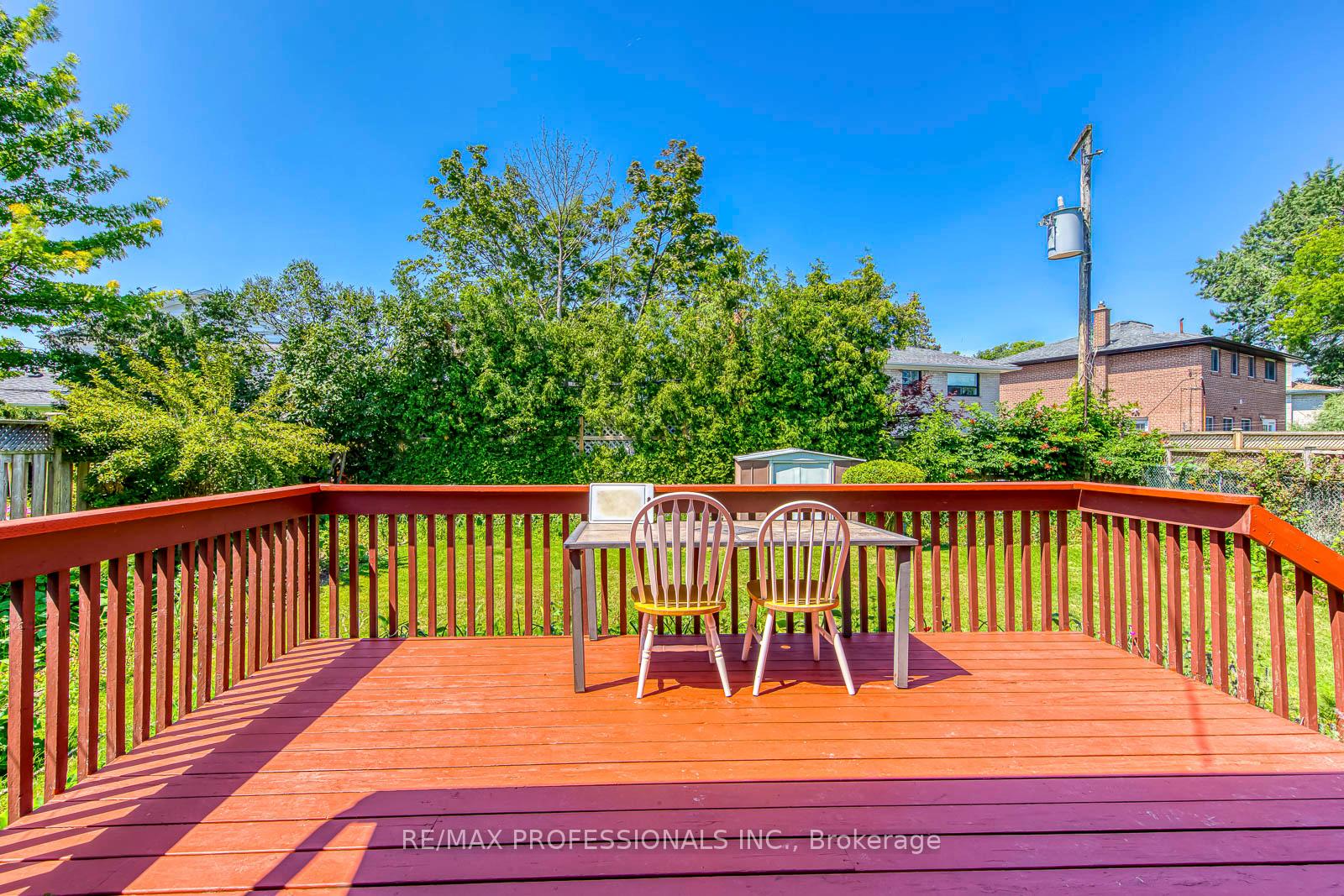 Photo 27 of 256 Wellesworth Drive, Etobicoke, Eringate-Centennial-West Deane — HOMEH