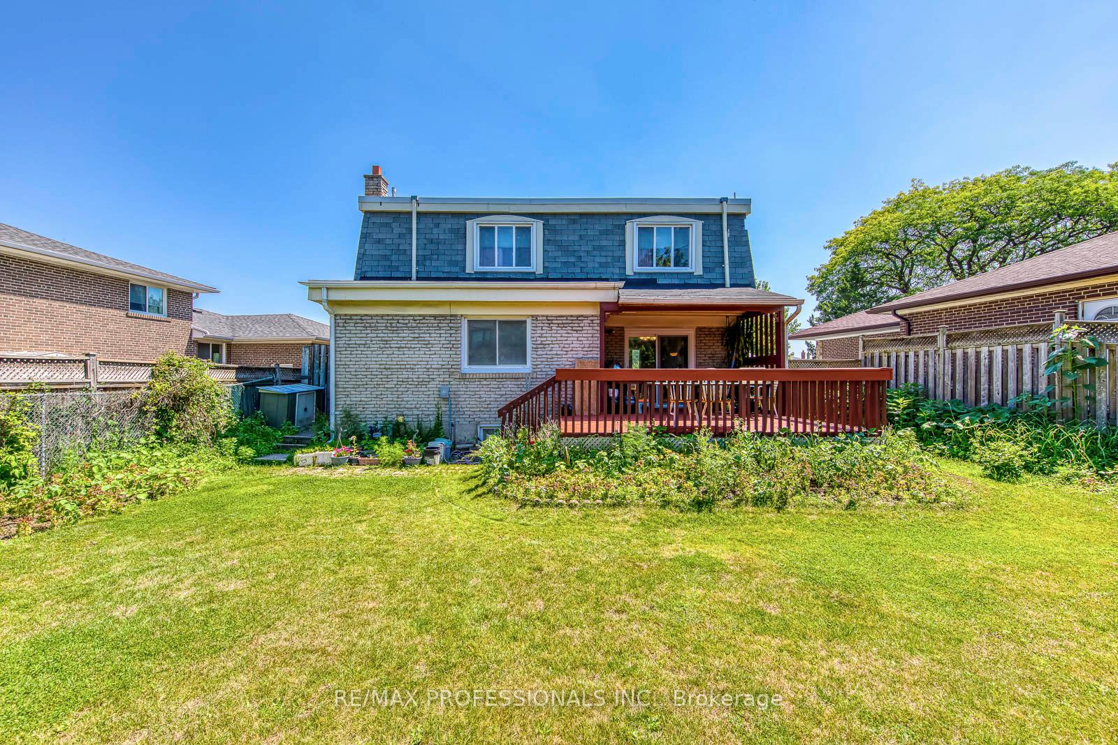 Photo 29 of 256 Wellesworth Drive, Etobicoke, Eringate-Centennial-West Deane — HOMEH