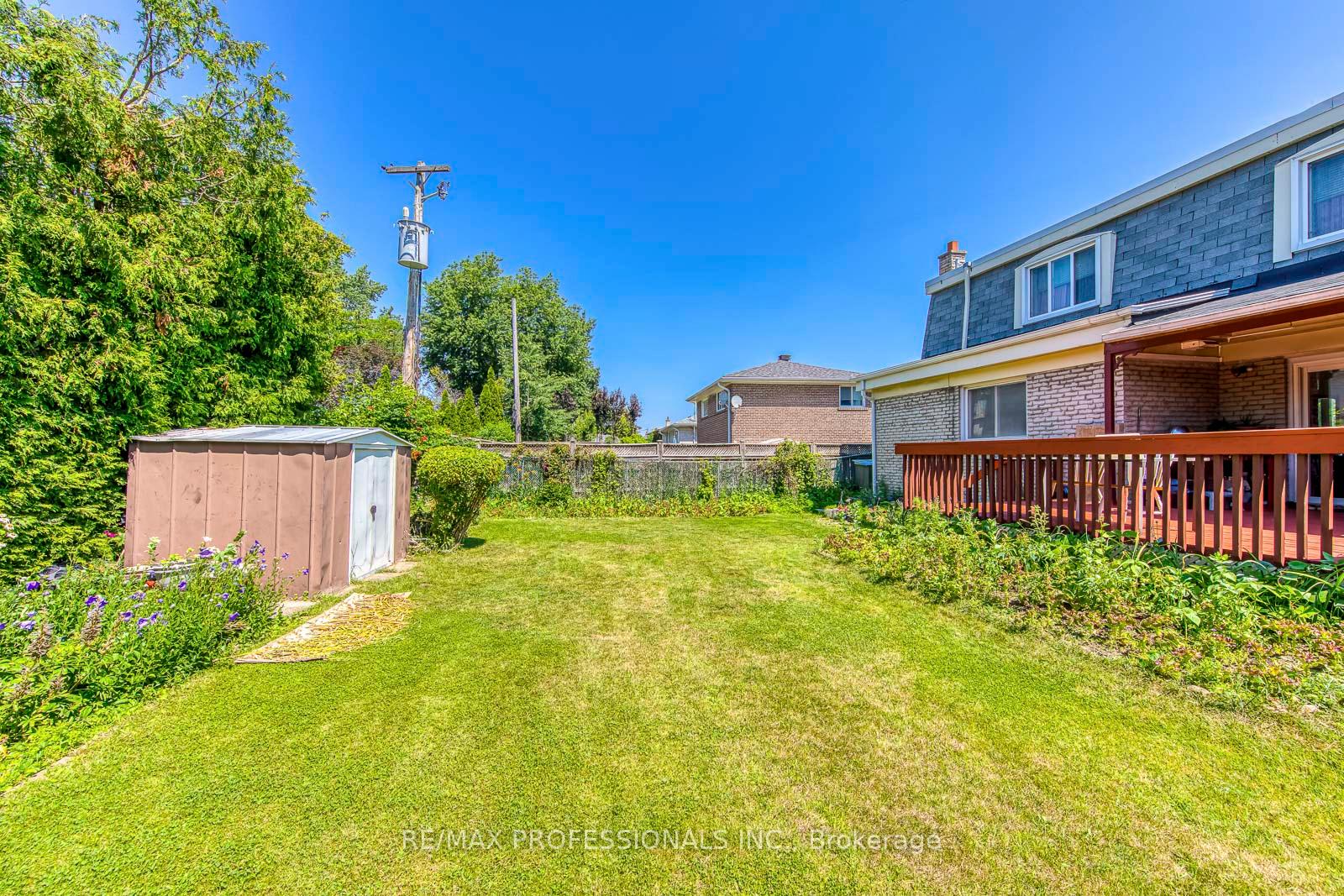 Photo 30 of 256 Wellesworth Drive, Etobicoke, Eringate-Centennial-West Deane — HOMEH