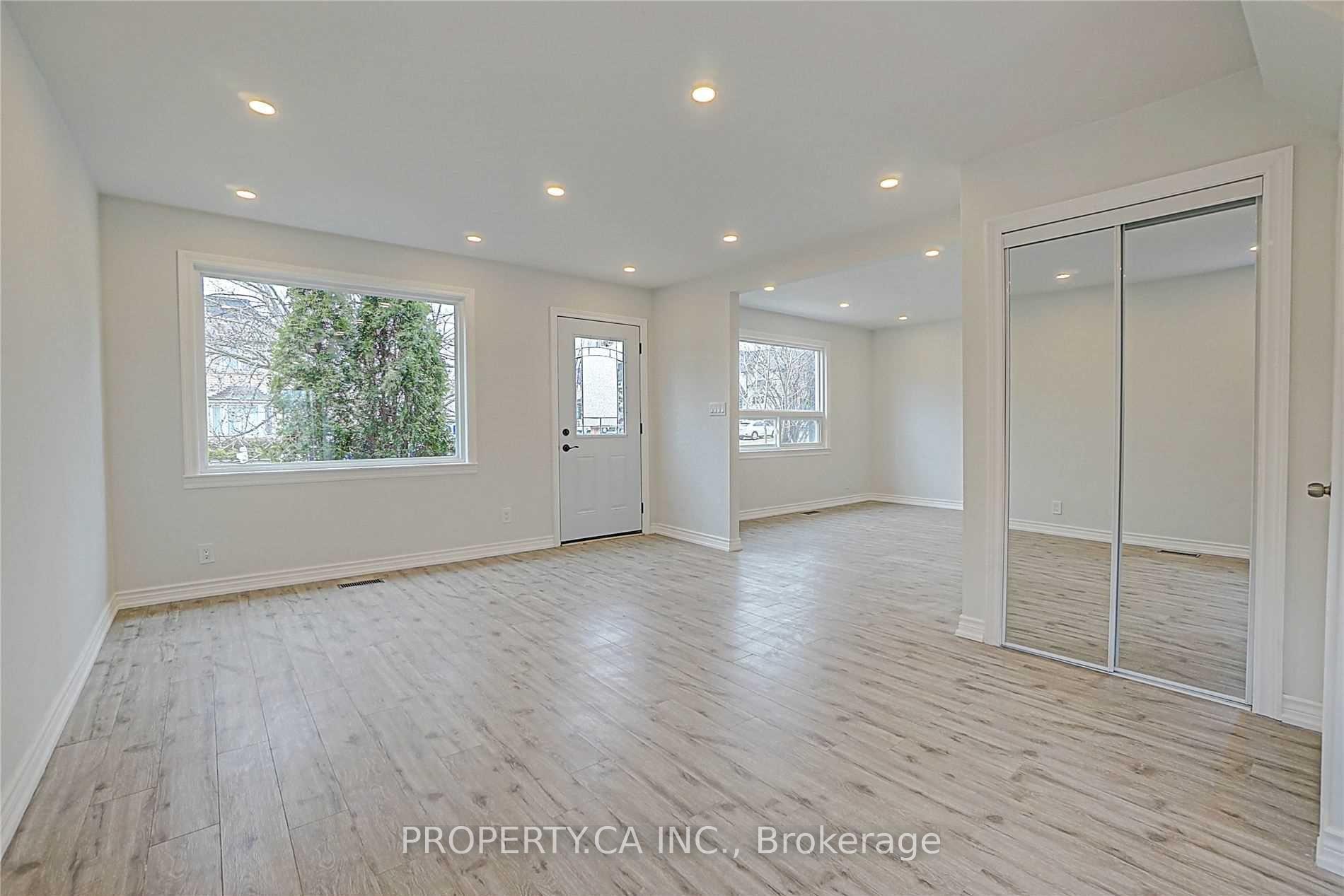 Photo 2 of 39 Farrell Avenue, North York, Willowdale West — HOMEH