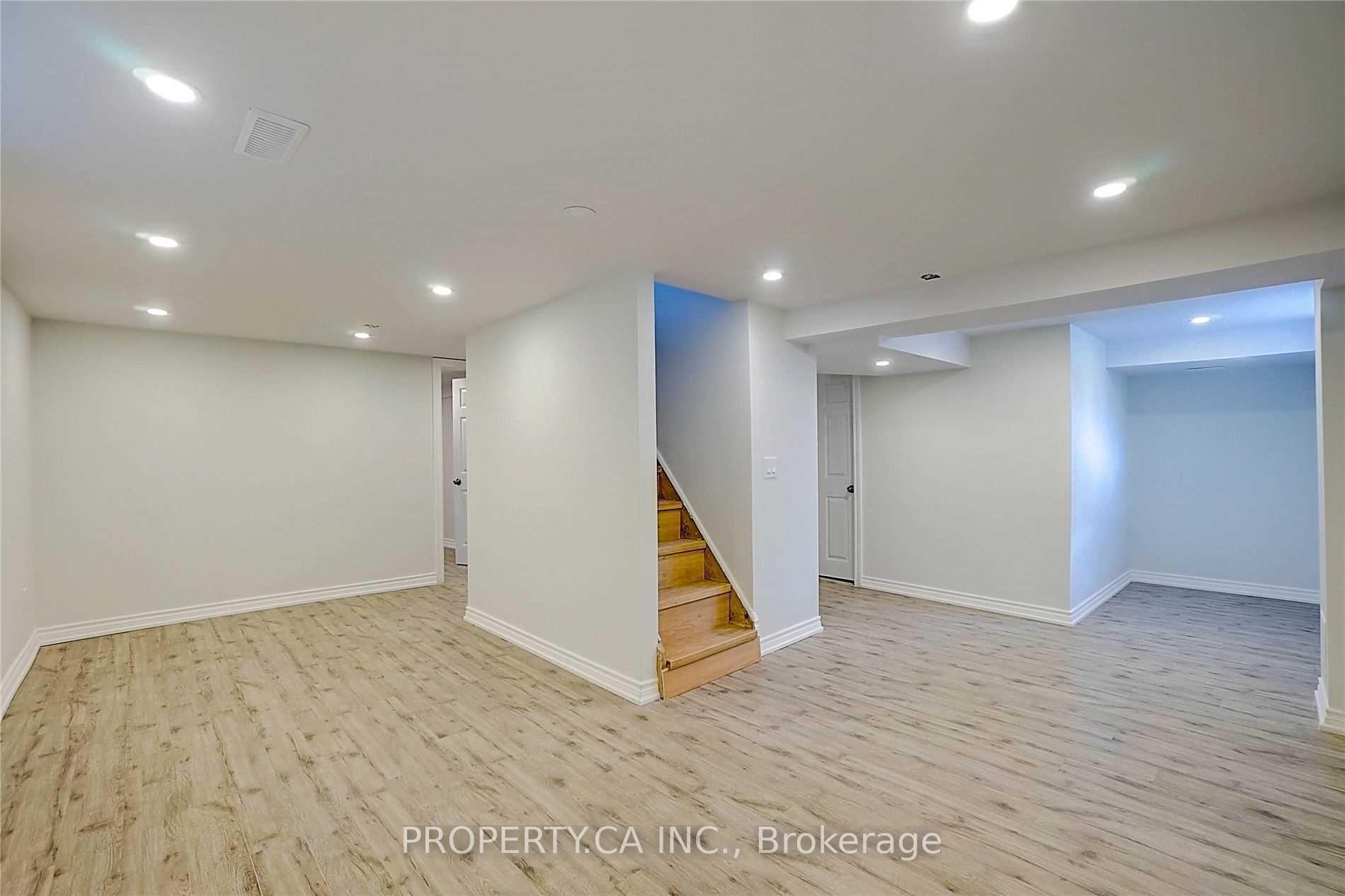 Photo 18 of 39 Farrell Avenue, North York, Willowdale West — HOMEH