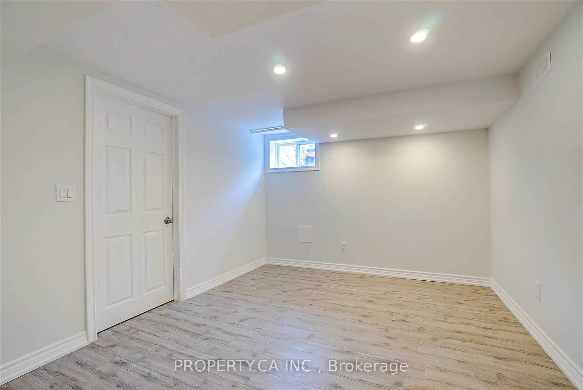 Photo 22 of 39 Farrell Avenue, North York, Willowdale West — HOMEH
