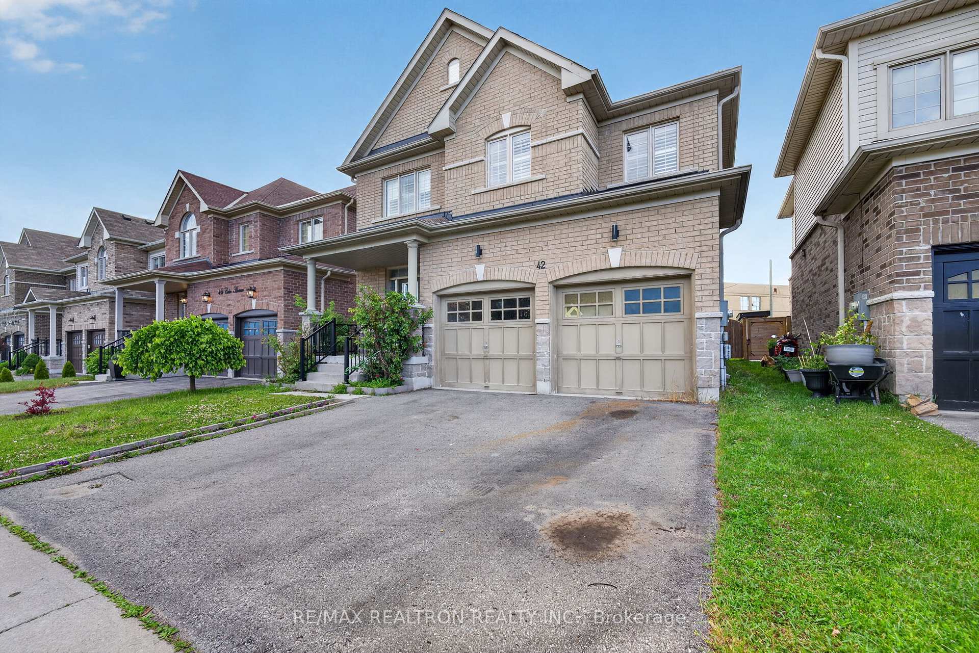 Photo 2 of 42 Cale Avenue, Clarington, Courtice — HOMEH