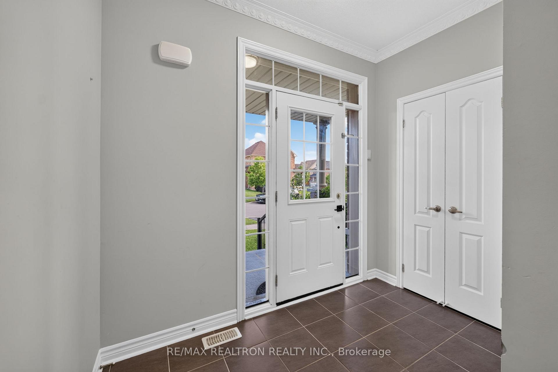 Photo 5 of 42 Cale Avenue, Clarington, Courtice — HOMEH