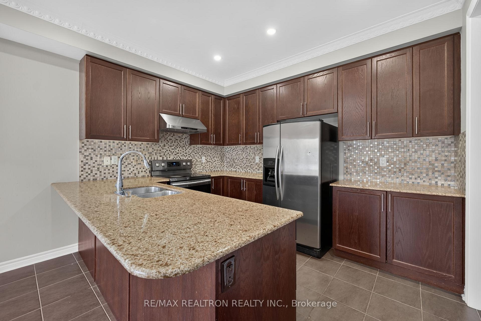 Photo 17 of 42 Cale Avenue, Clarington, Courtice — HOMEH