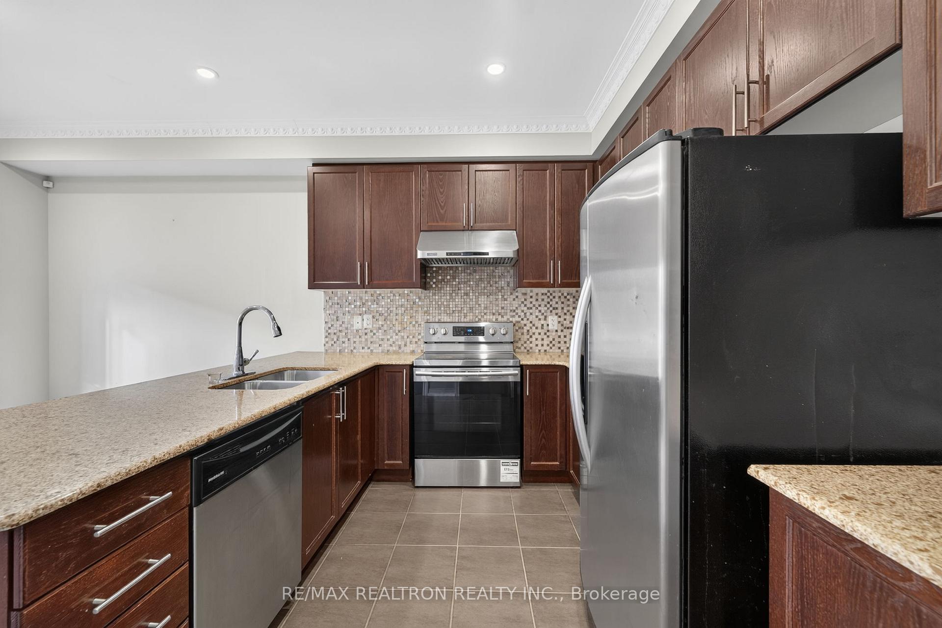 Photo 18 of 42 Cale Avenue, Clarington, Courtice — HOMEH