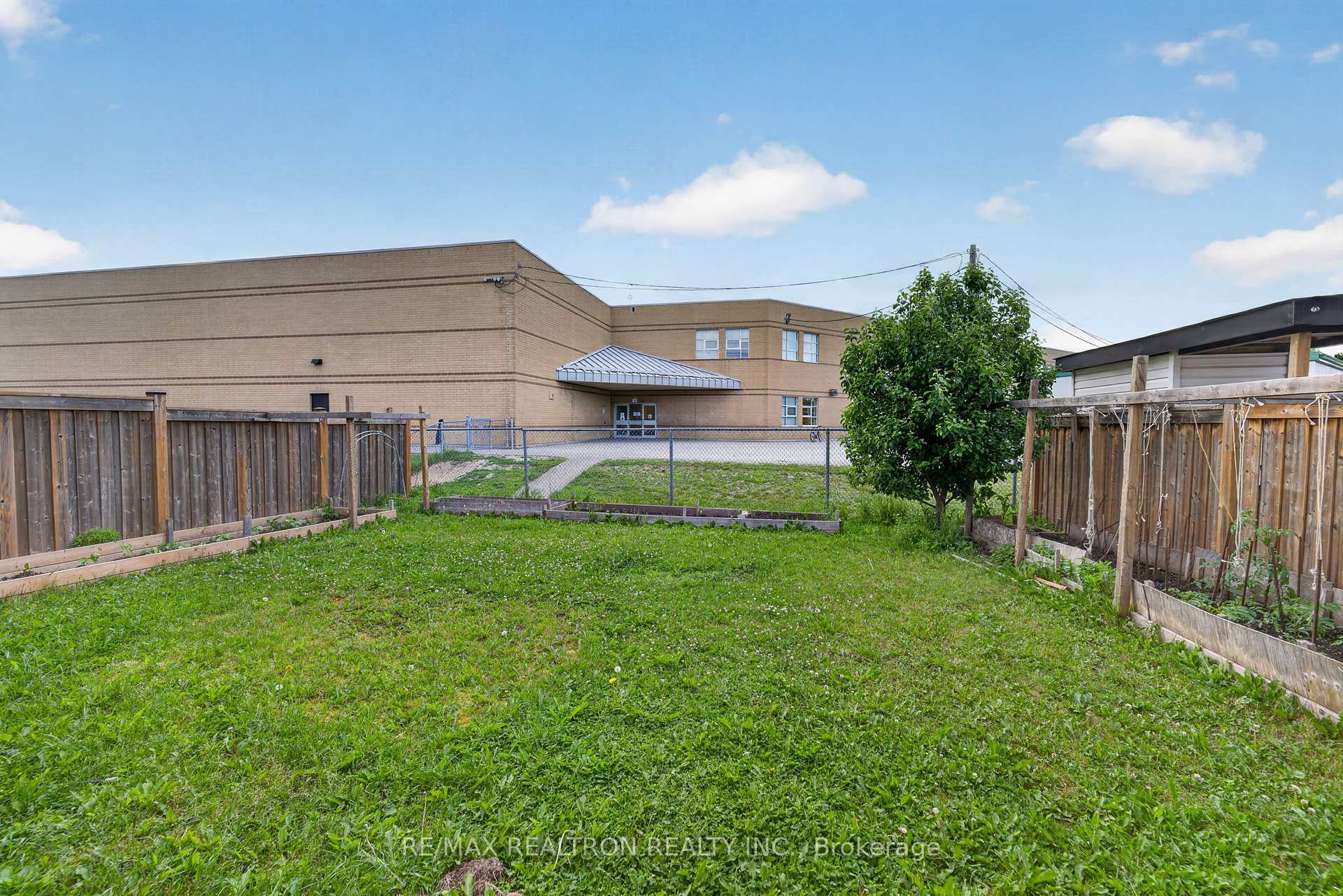 Photo 46 of 42 Cale Avenue, Clarington, Courtice — HOMEH