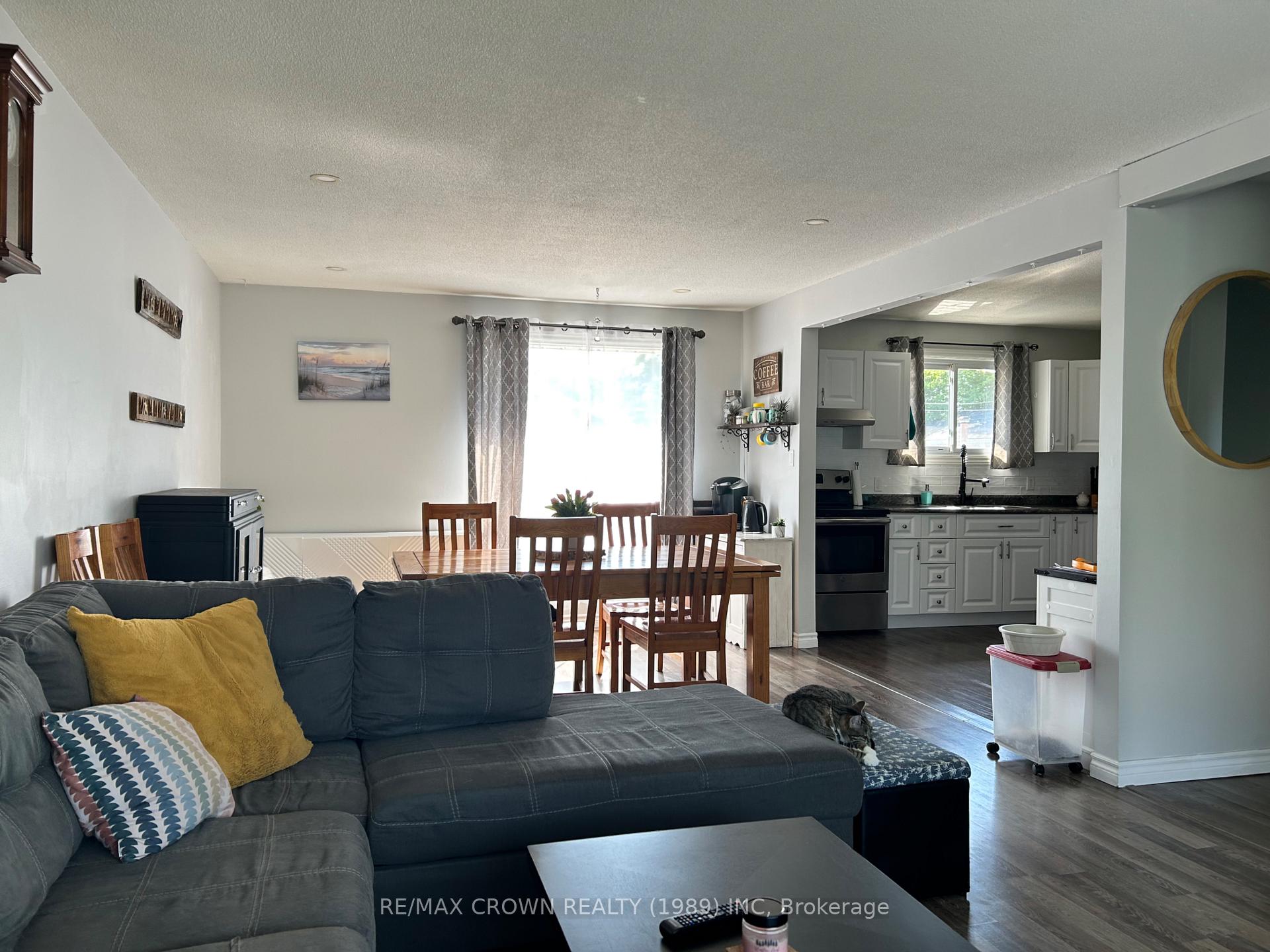 Photo 5 of 29 Kennedy Avenue, Kapuskasing — HOMEH