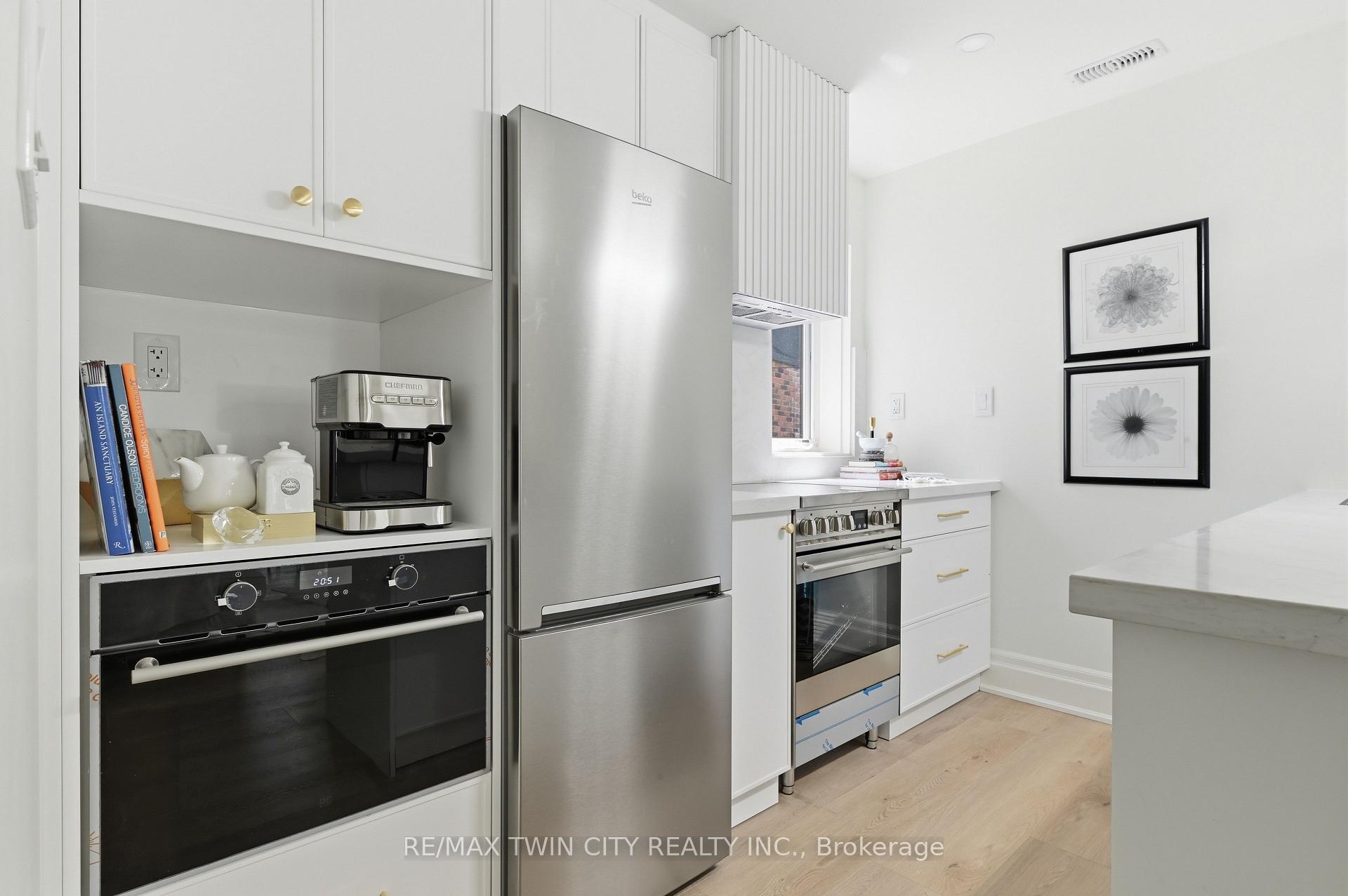 Photo 6 of Unit 2, 37 Edwin Street, Brantford, Holmedale — HOMEH