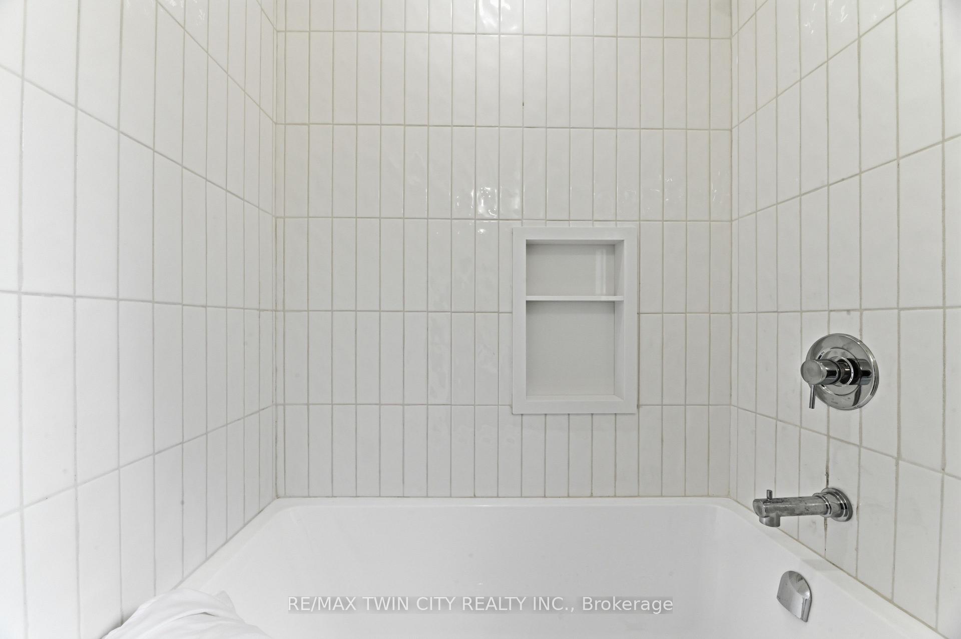 Photo 11 of Unit 2, 37 Edwin Street, Brantford, Holmedale — HOMEH