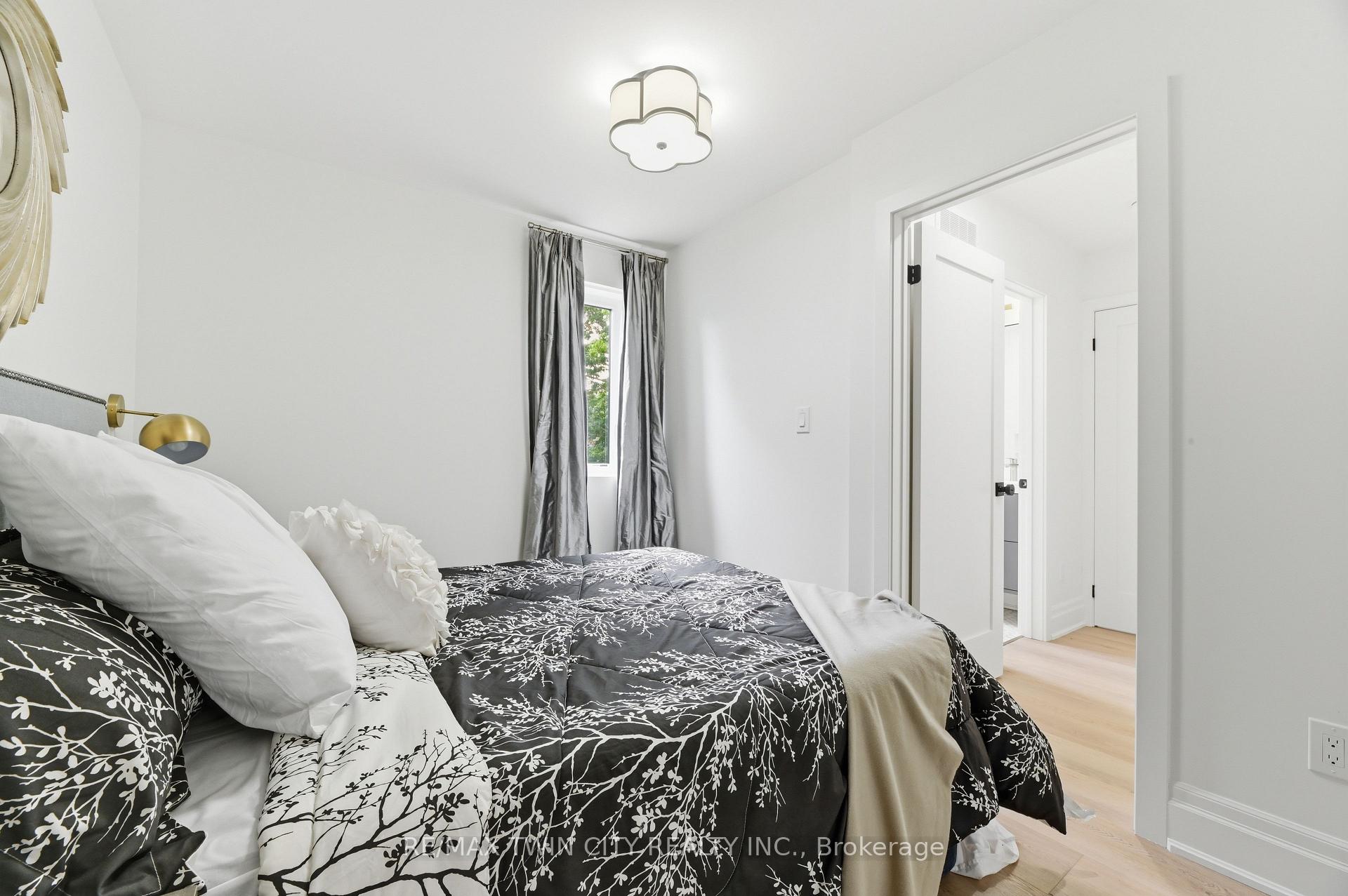 Photo 13 of Unit 3, 37 Edwin Street, Brantford, Holmedale — HOMEH