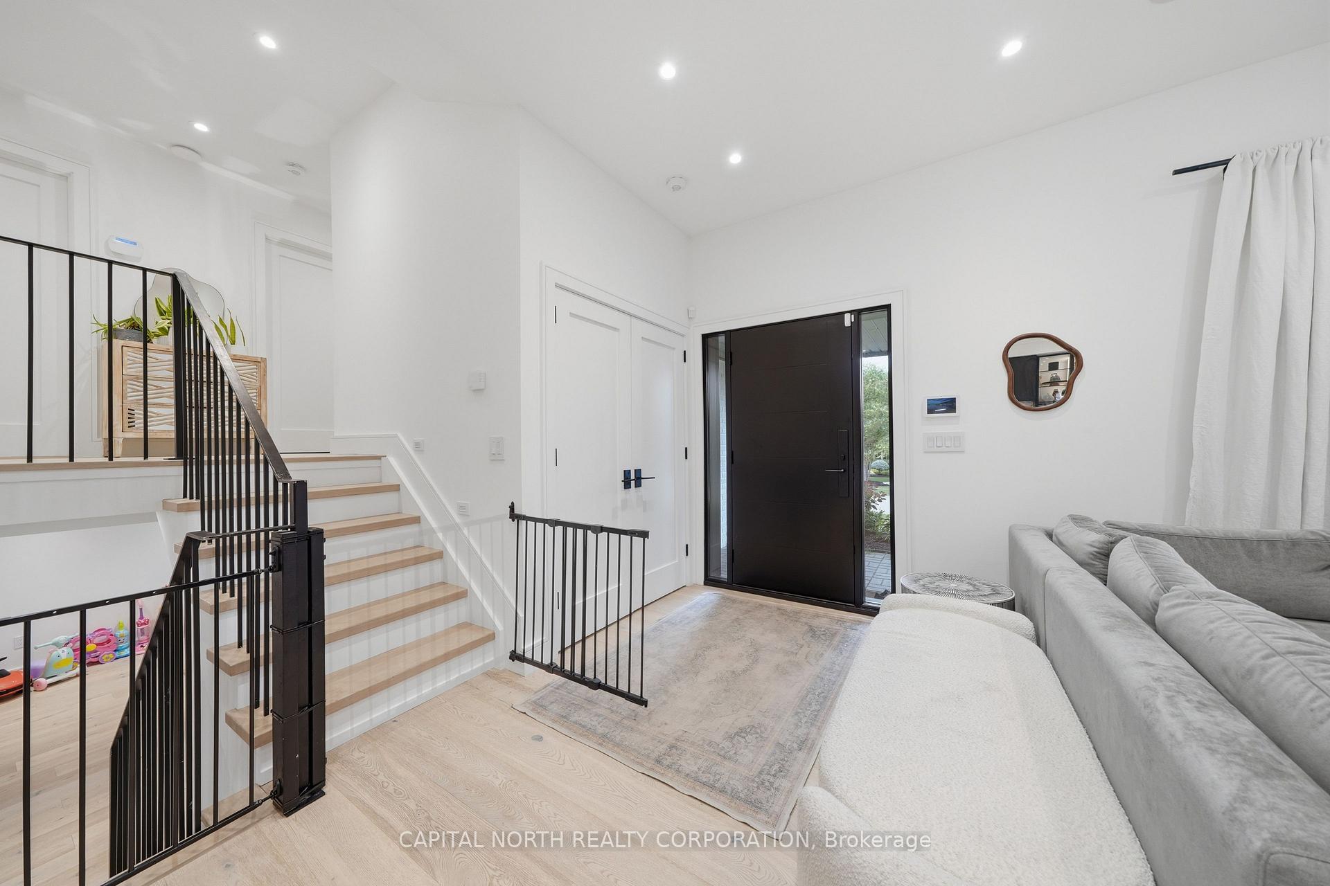 Photo 4 of 111 Norman Drive, King, King City — HOMEH