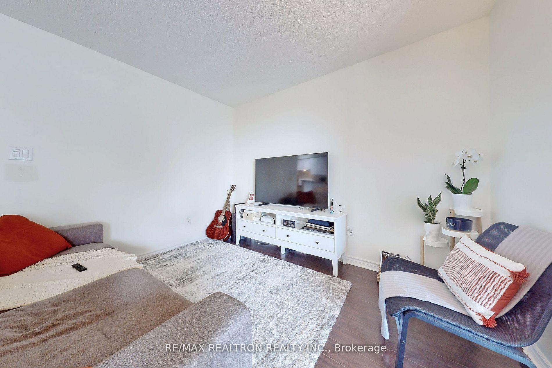 Photo 10 of Unit 2009, 7 Lorraine Drive, North York, Willowdale West — HOMEH
