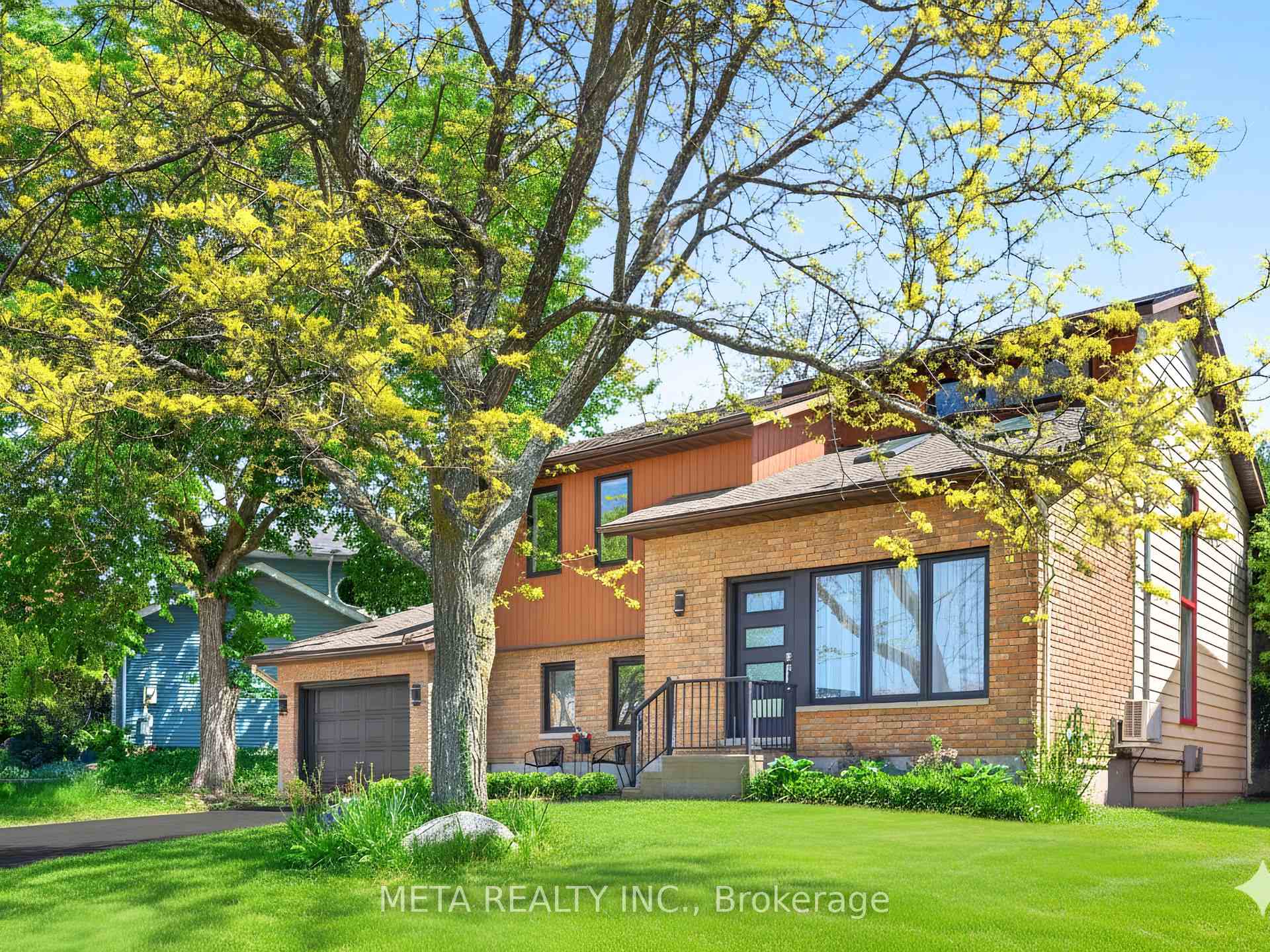Photo 2 of 865 27th Street, Owen Sound — HOMEH