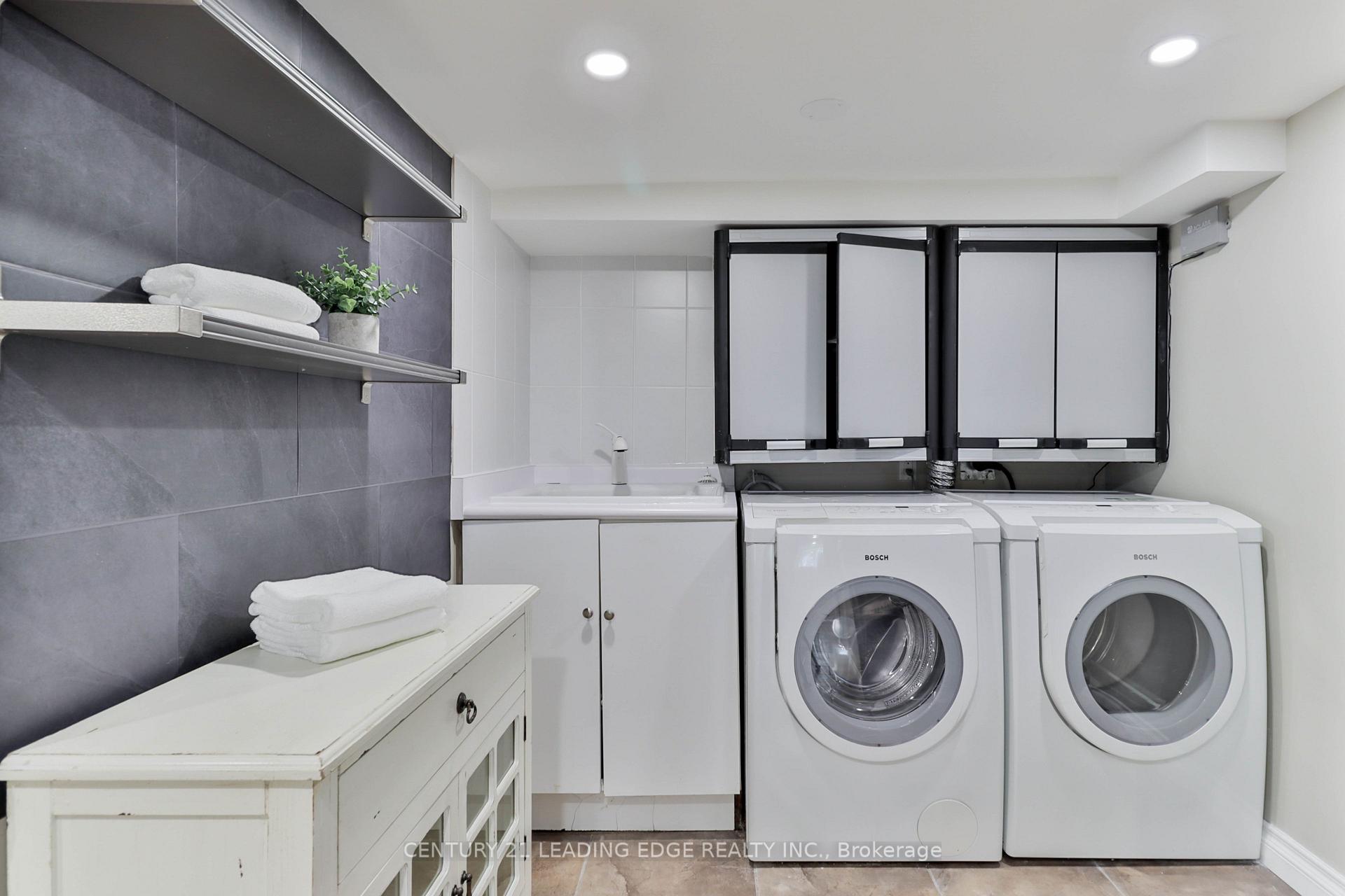 Photo 28 of 158 Parkmount Road, Toronto, Greenwood-Coxwell — HOMEH