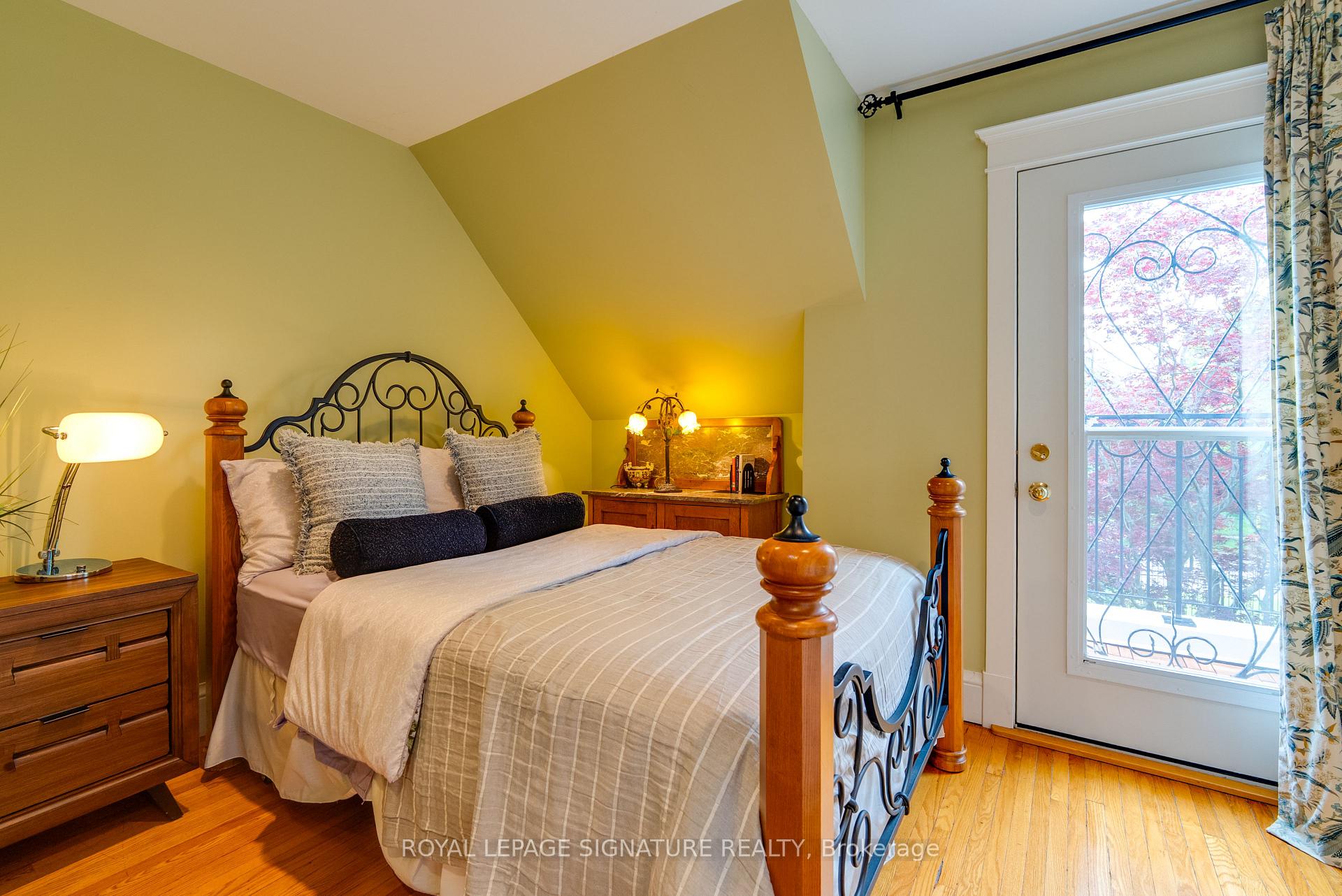 Photo 32 of 220 Greyabbey Trail, Scarborough, Guildwood — HOMEH