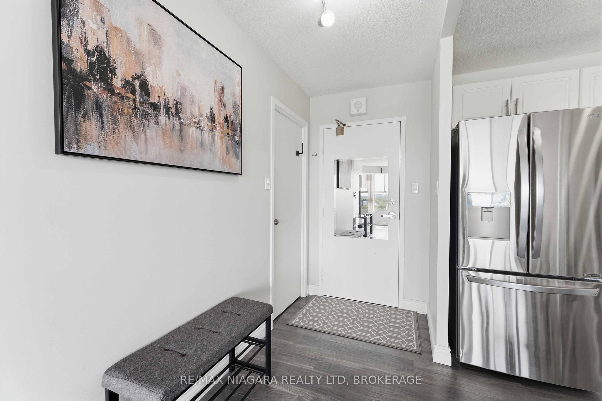 Photo 2 of Unit 1207, 7 Gale Crescent, St. Catharines, E. Chester — HOMEH