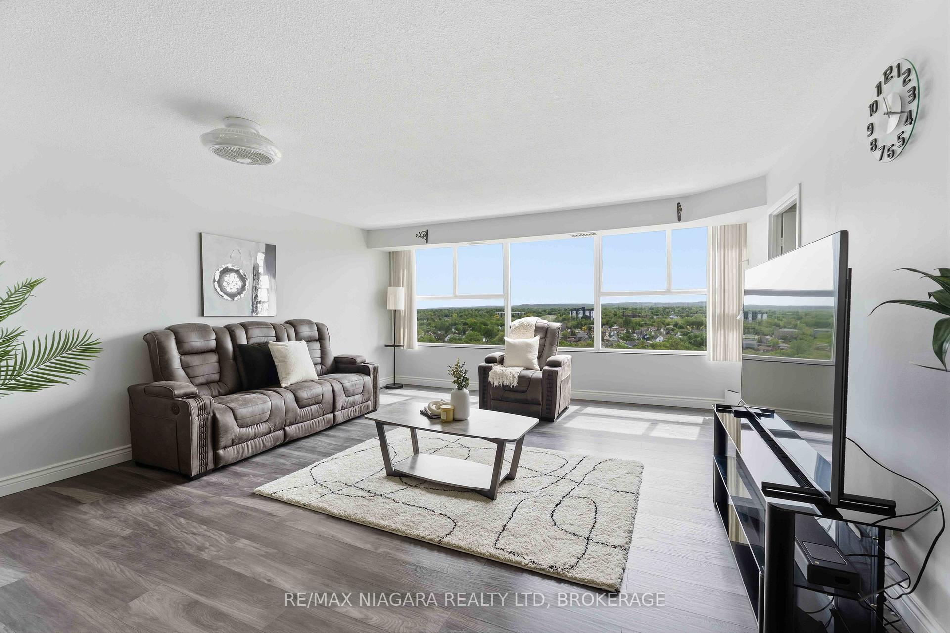 Photo 3 of Unit 1207, 7 Gale Crescent, St. Catharines, E. Chester — HOMEH