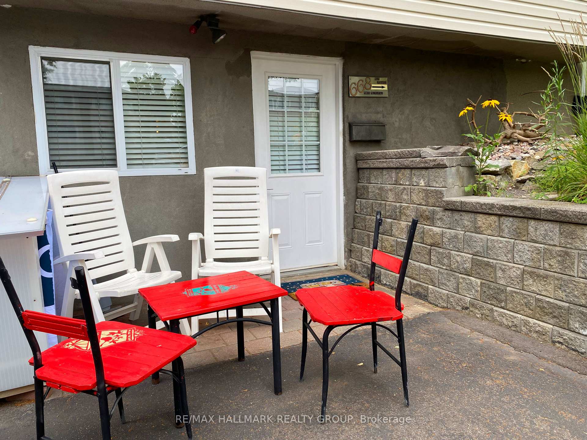 Photo 4 of Unit B, 668 Morin Street, Ottawa, Castle Heights — HOMEH