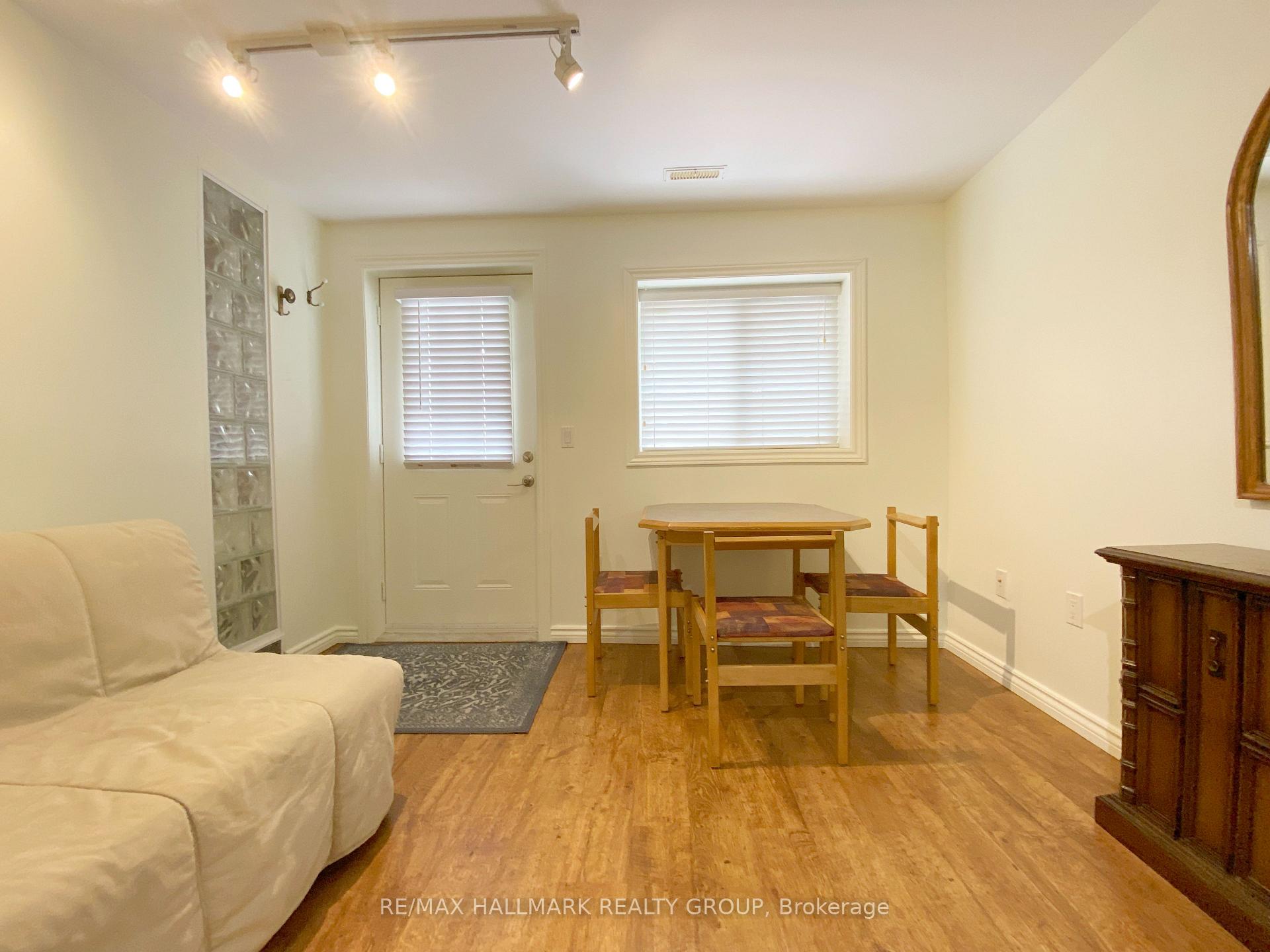 Photo 5 of Unit B, 668 Morin Street, Ottawa, Castle Heights — HOMEH