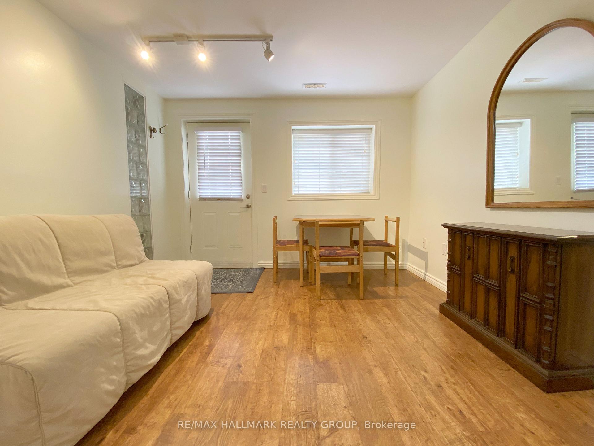 Photo 6 of Unit B, 668 Morin Street, Ottawa, Castle Heights — HOMEH