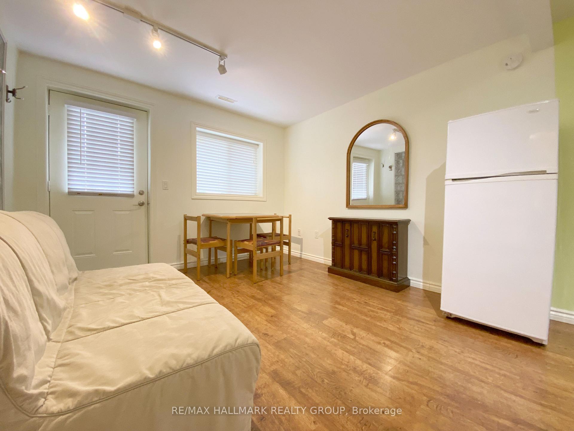 Photo 8 of Unit B, 668 Morin Street, Ottawa, Castle Heights — HOMEH