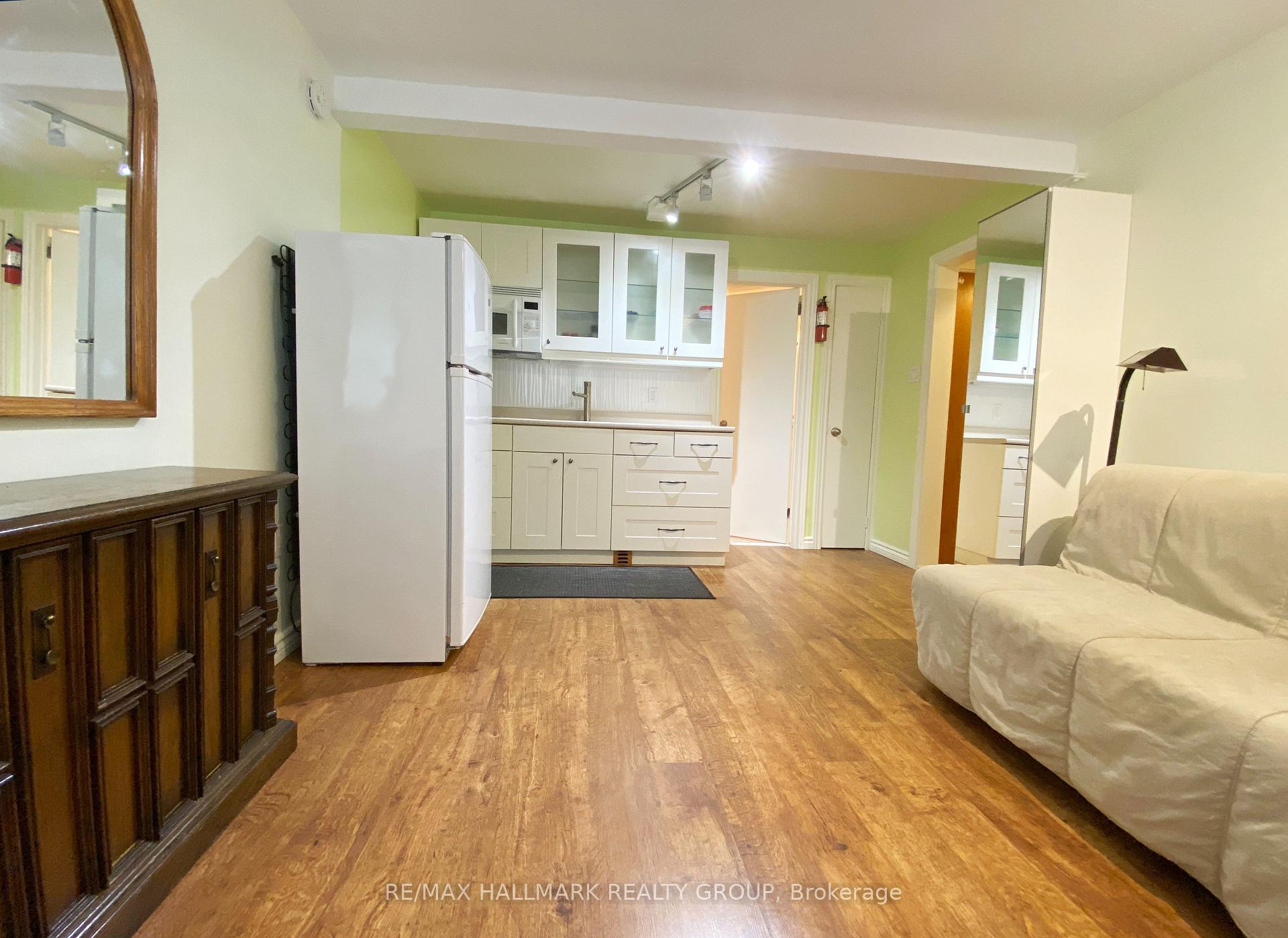 Photo 10 of Unit B, 668 Morin Street, Ottawa, Castle Heights — HOMEH