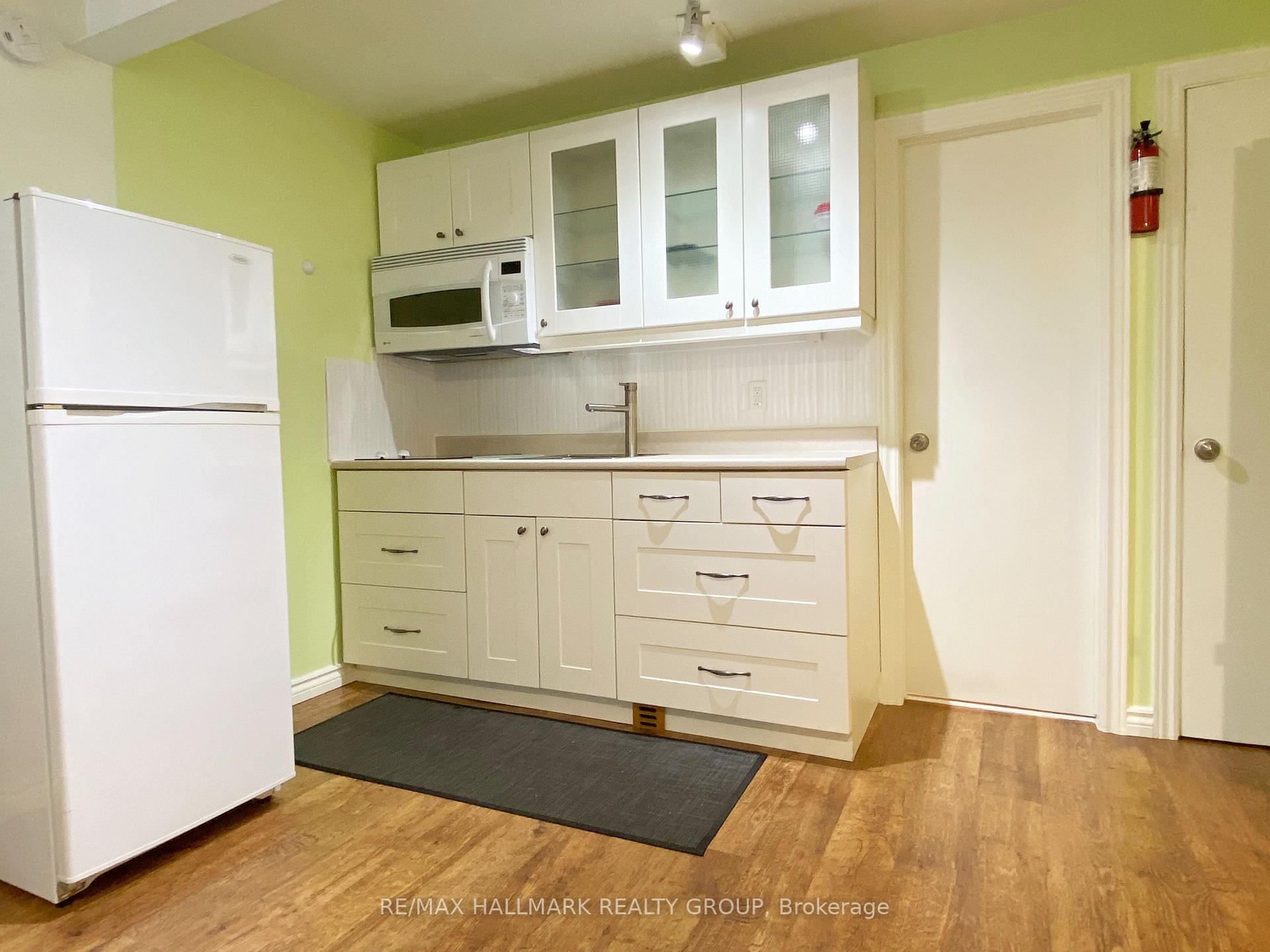Photo 11 of Unit B, 668 Morin Street, Ottawa, Castle Heights — HOMEH