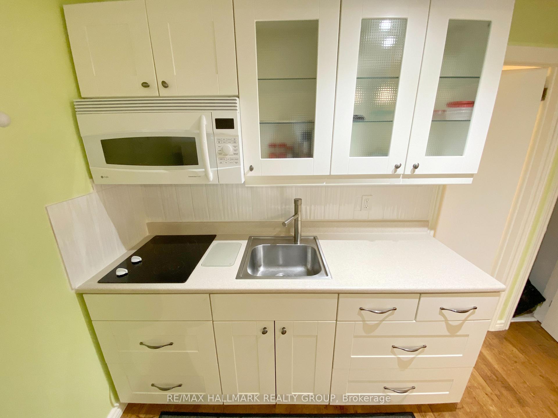 Photo 13 of Unit B, 668 Morin Street, Ottawa, Castle Heights — HOMEH