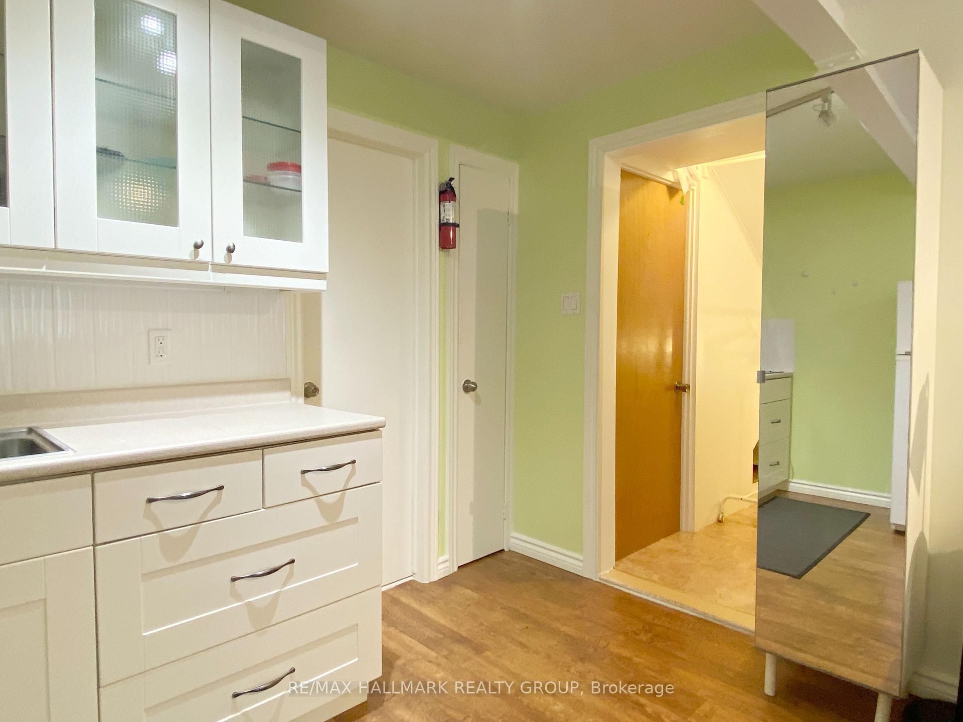 Photo 15 of Unit B, 668 Morin Street, Ottawa, Castle Heights — HOMEH