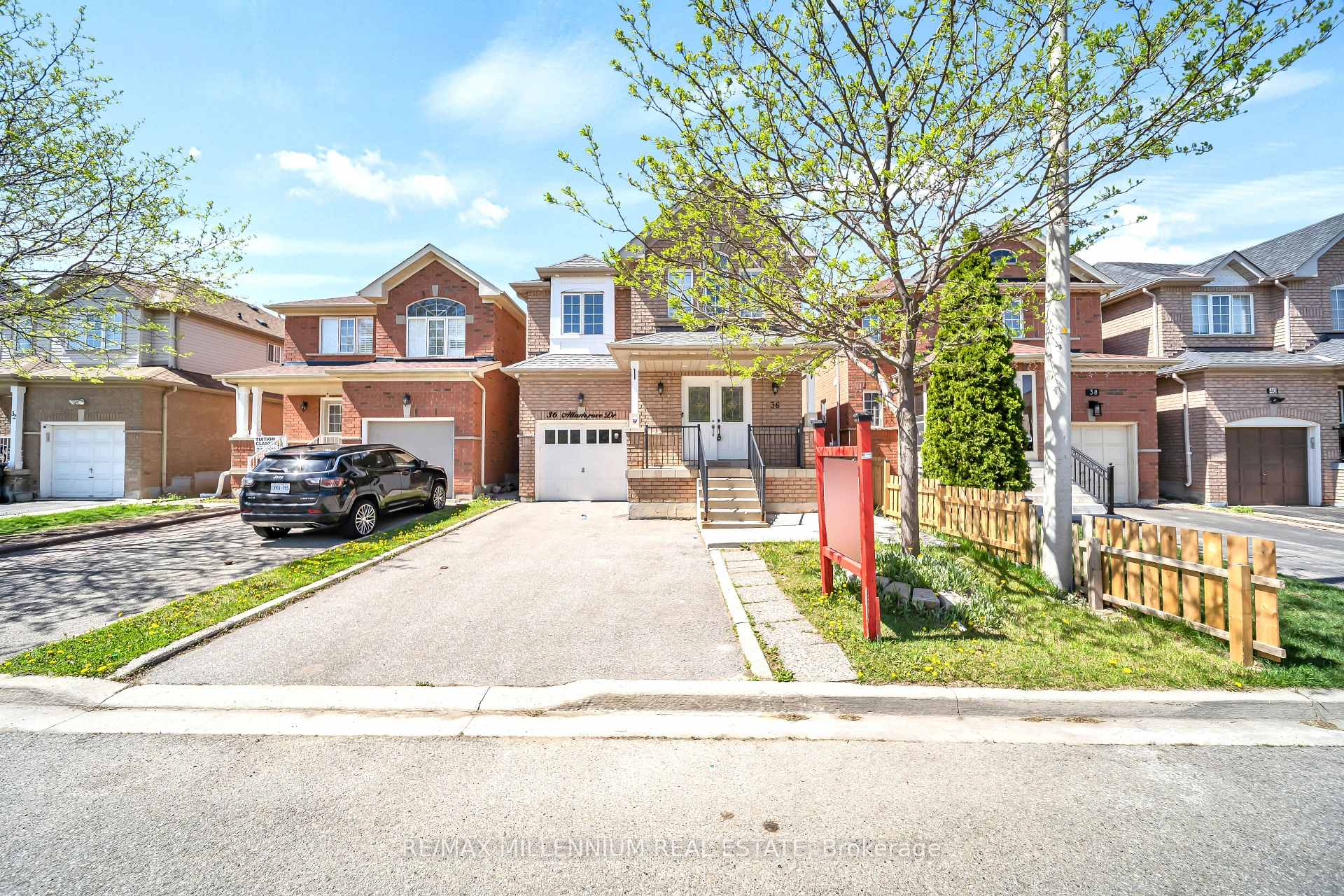 Photo 1 of 36 Allangrove Drive, Brampton, Fletcher's Meadow — HOMEH