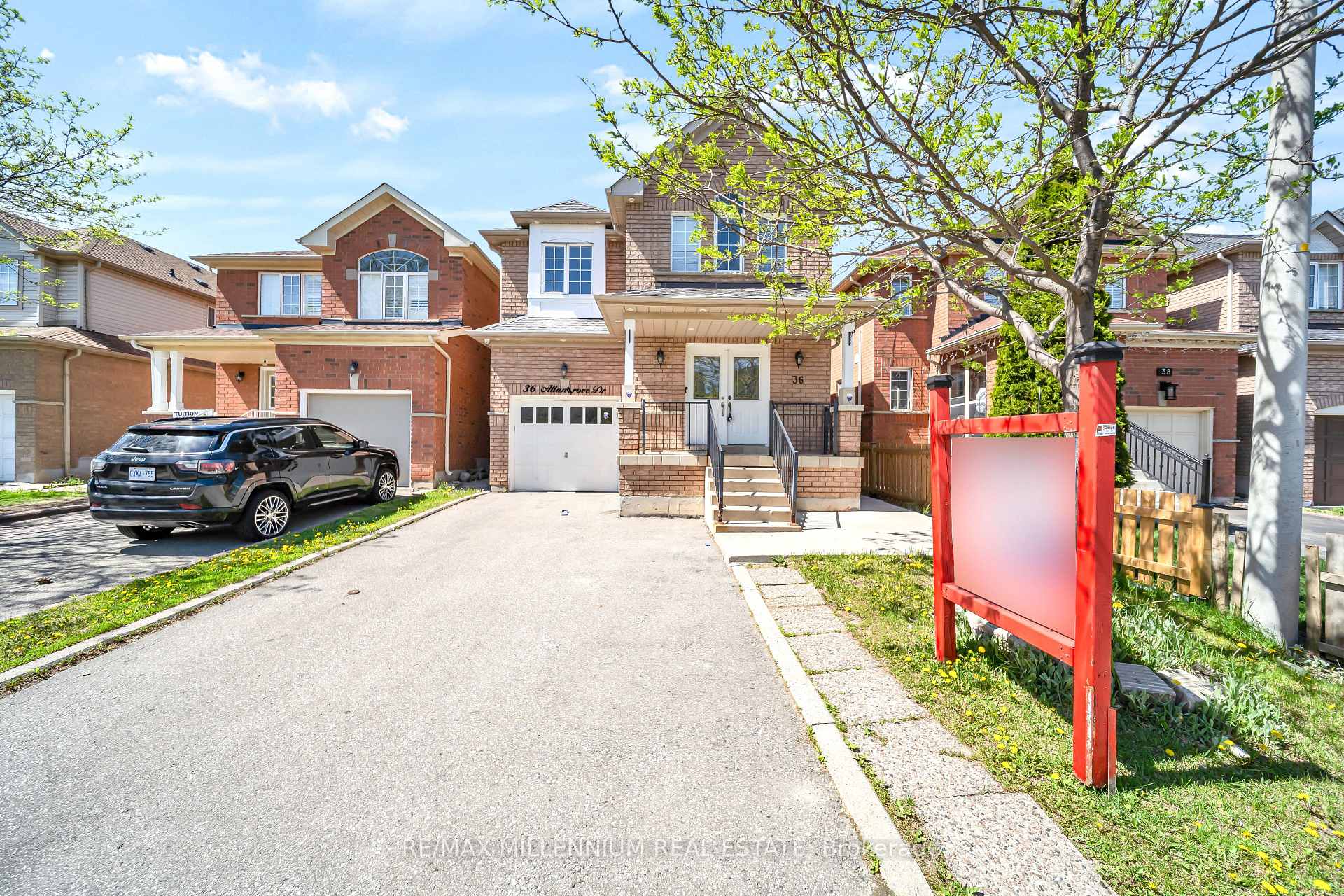 Photo 2 of 36 Allangrove Drive, Brampton, Fletcher's Meadow — HOMEH