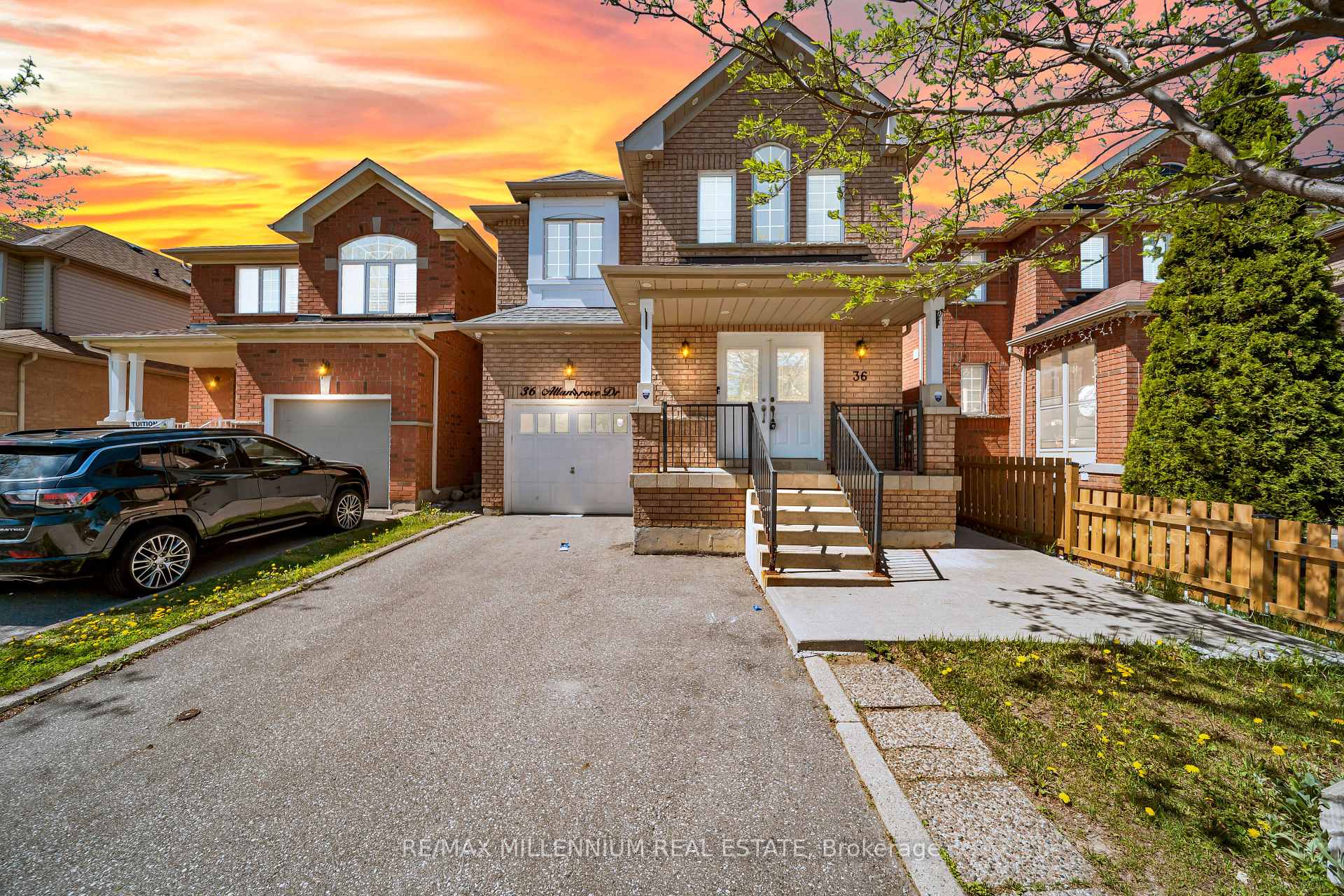 Photo 3 of 36 Allangrove Drive, Brampton, Fletcher's Meadow — HOMEH