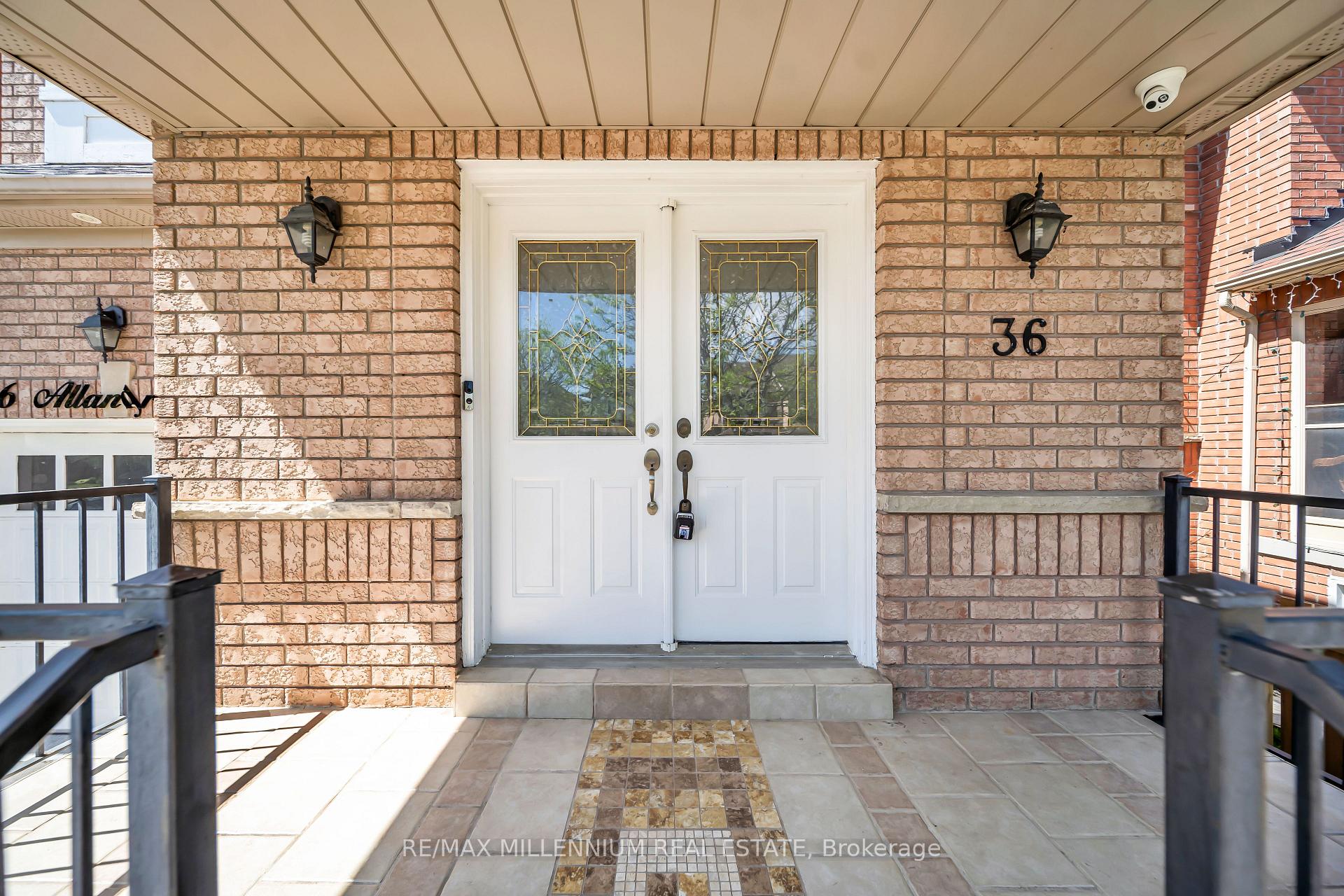 Photo 4 of 36 Allangrove Drive, Brampton, Fletcher's Meadow — HOMEH