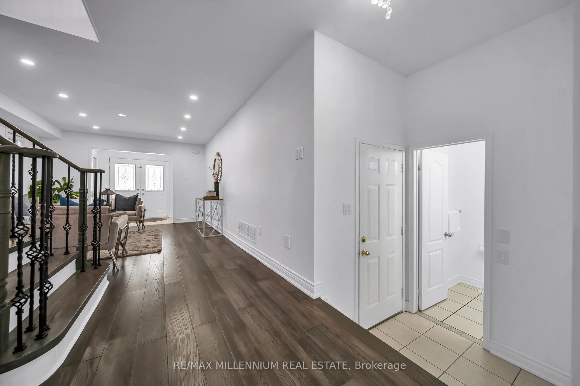 Photo 9 of 36 Allangrove Drive, Brampton, Fletcher's Meadow — HOMEH