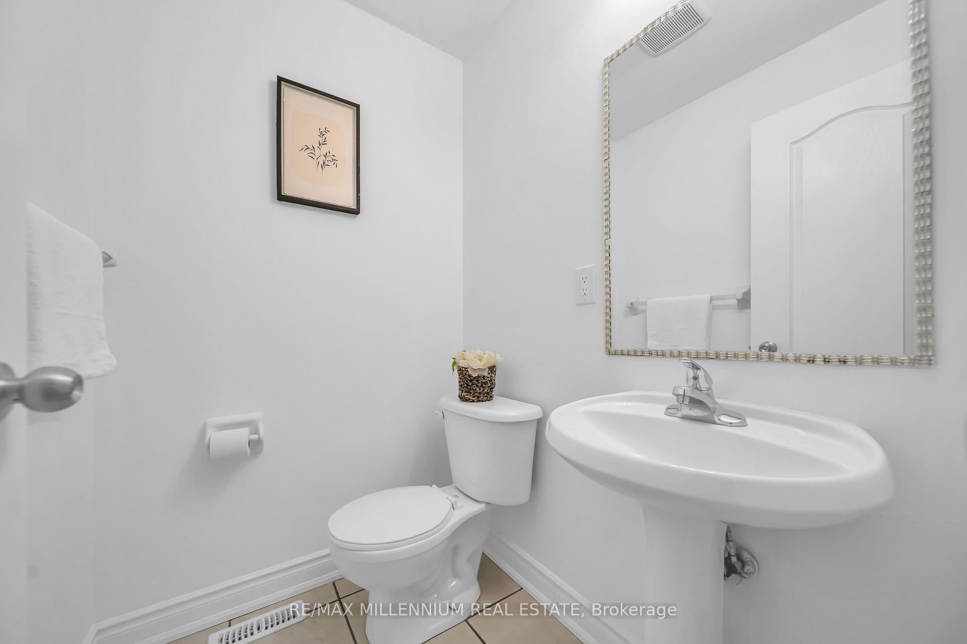 Photo 11 of 36 Allangrove Drive, Brampton, Fletcher's Meadow — HOMEH