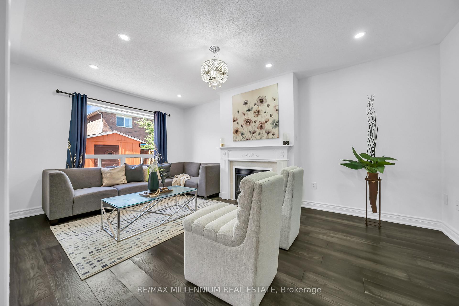Photo 12 of 36 Allangrove Drive, Brampton, Fletcher's Meadow — HOMEH