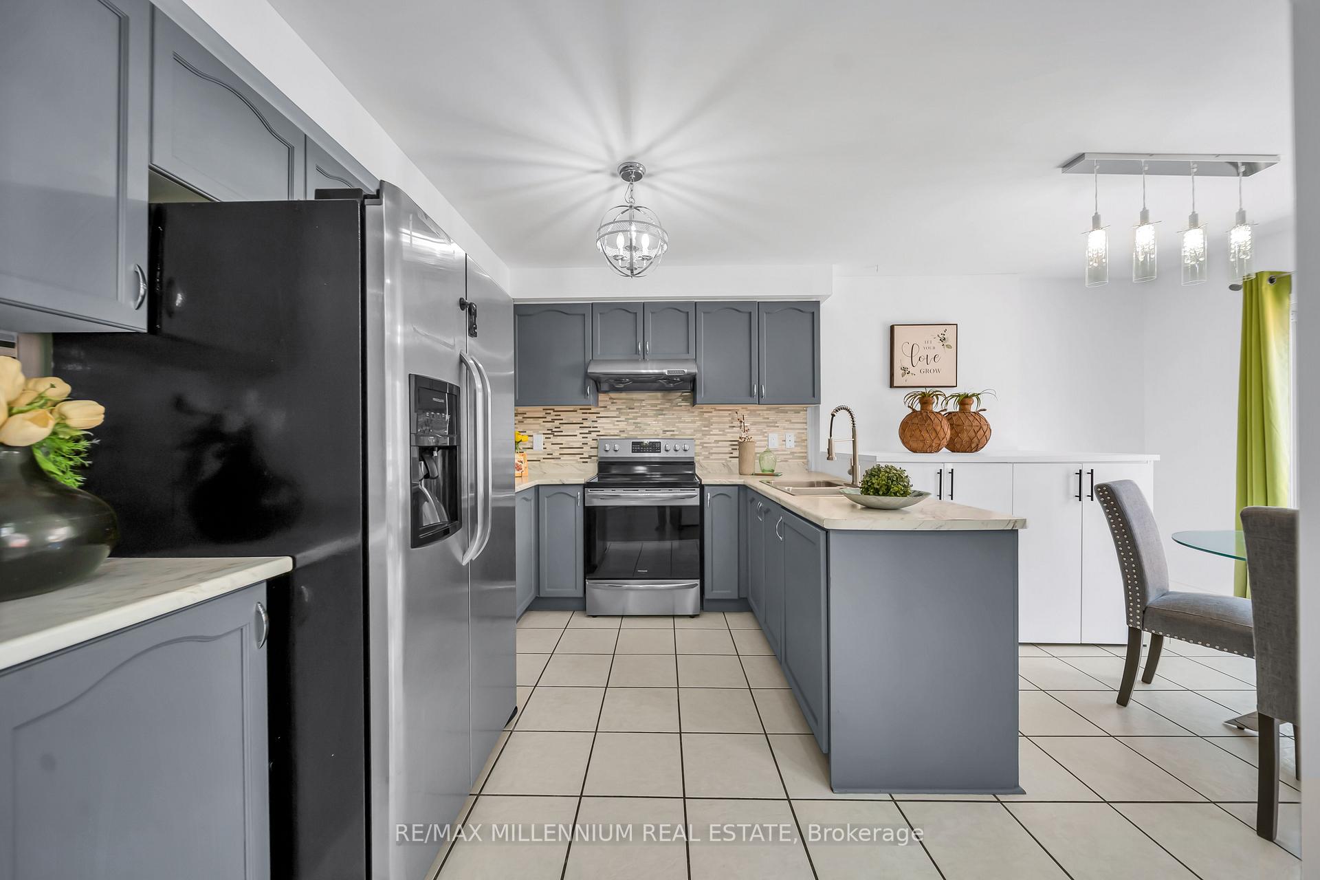 Photo 20 of 36 Allangrove Drive, Brampton, Fletcher's Meadow — HOMEH