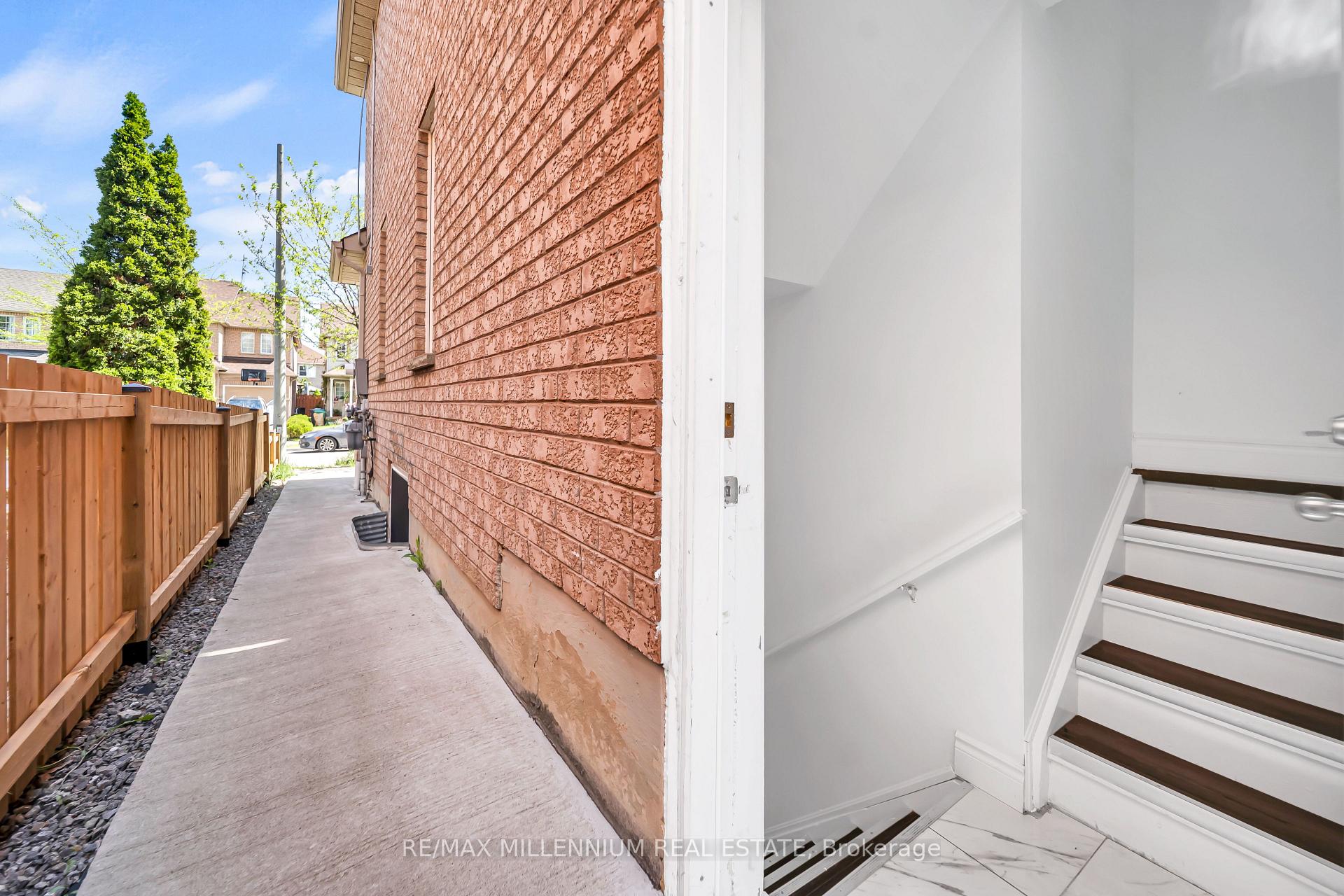 Photo 37 of 36 Allangrove Drive, Brampton, Fletcher's Meadow — HOMEH