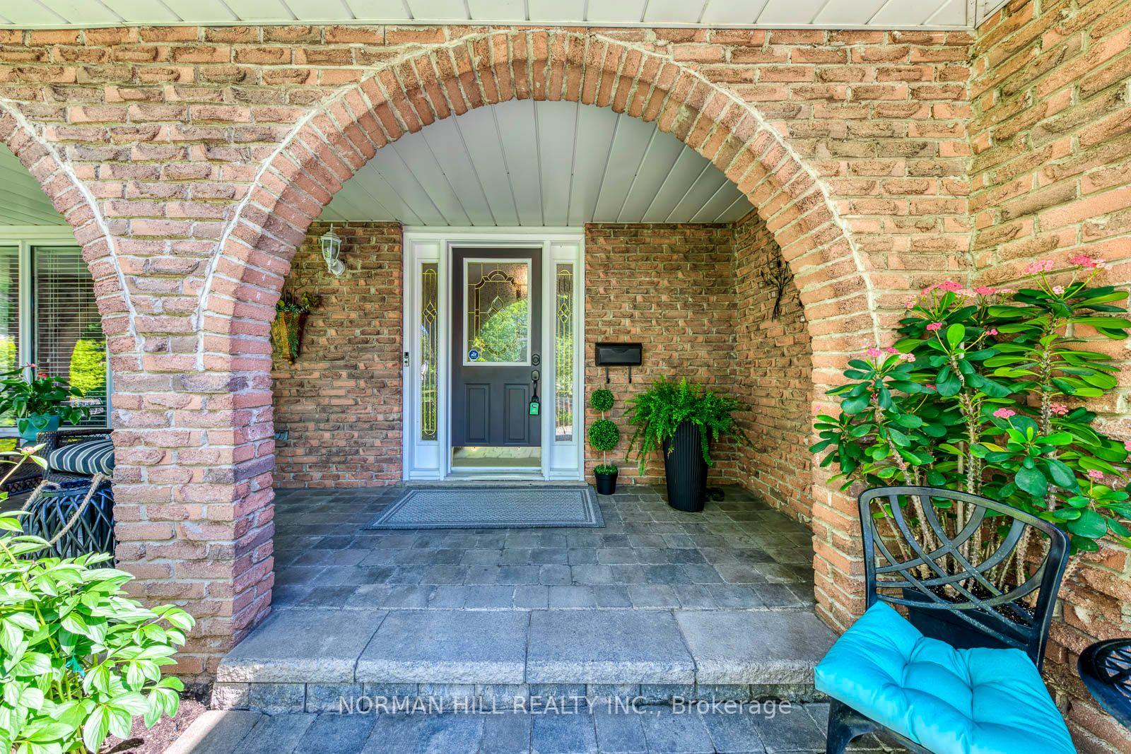 Photo 3 of 2491 Woburn Crescent, Oakville, West — HOMEH