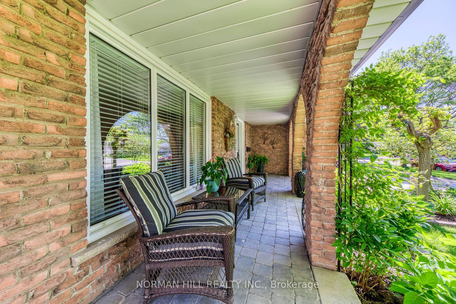 Photo 4 of 2491 Woburn Crescent, Oakville, West — HOMEH